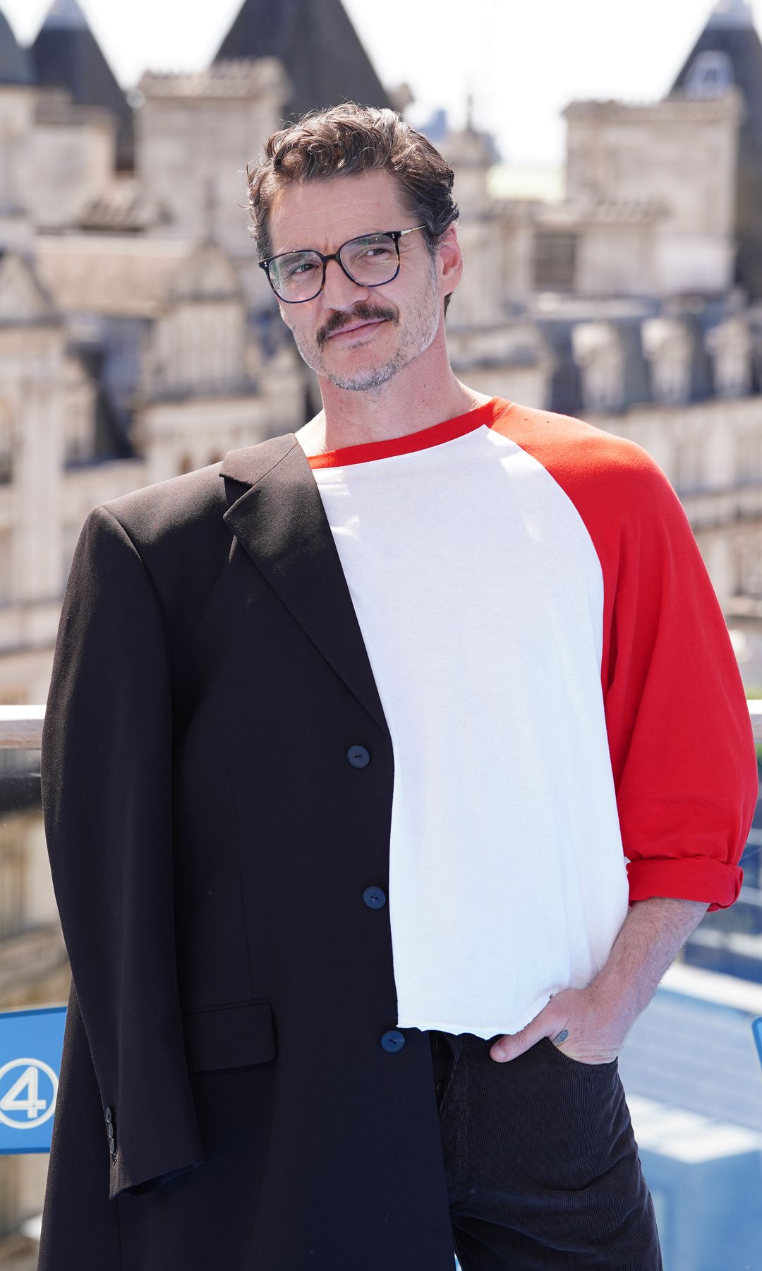 Pedro inicia sus mañana con un buen café para despertar por completo. 