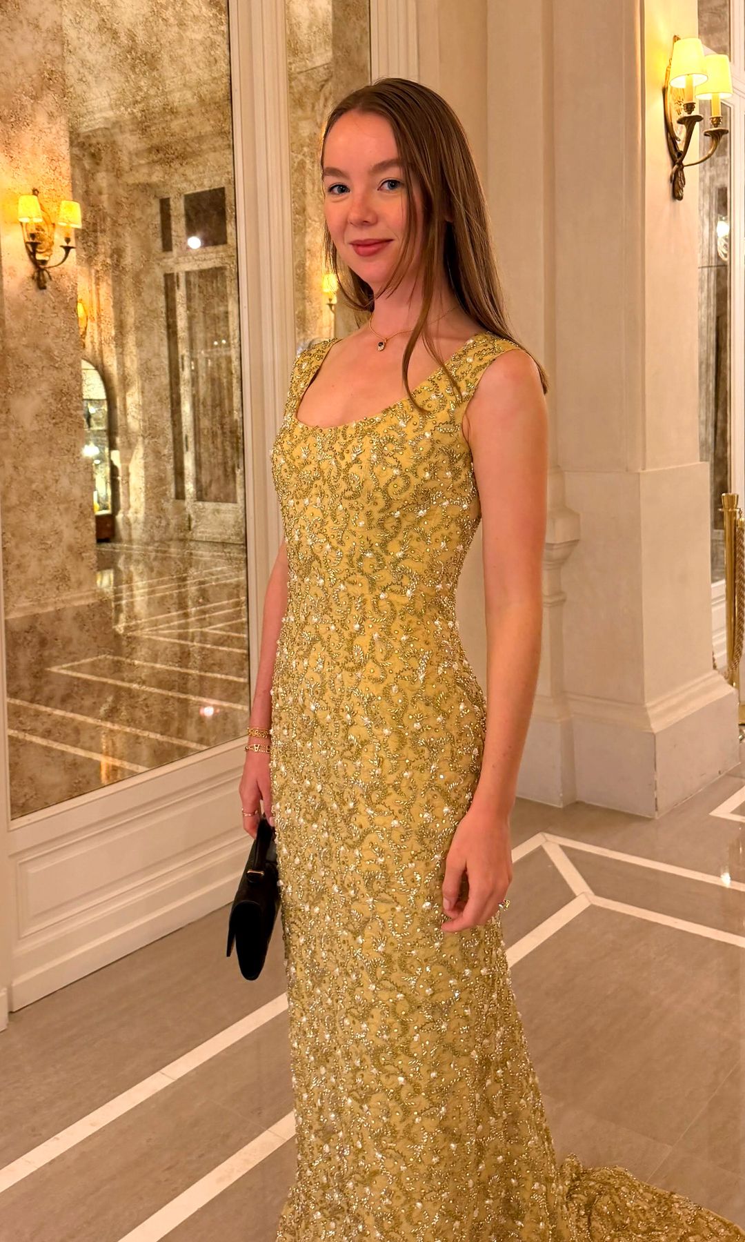 Alexandra de Hannover rescata el vestido dorado 'vintage' que su abuela Grace Kelly llevó en la preboda de los reyes Juan Carlos y Sofía hace 6 décadas