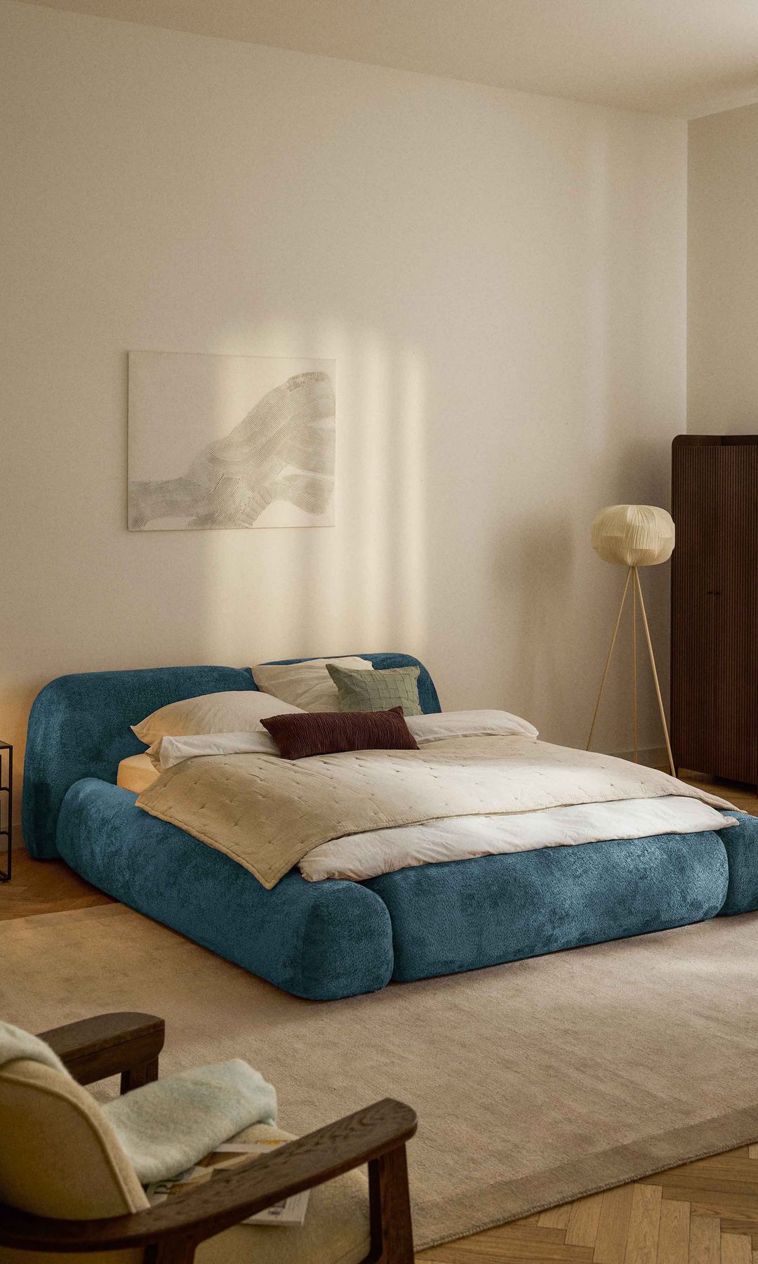 Dormitorio otoñal y cálido con decoración de la firma Westwing