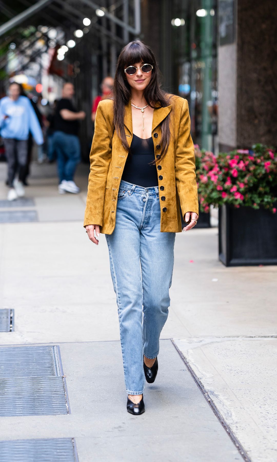 Dakota Johnson en Nueva York con vaqueros