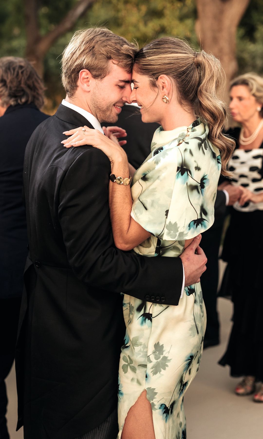 El hijo del duque de Arjona bailando con su novia, Paige Harris