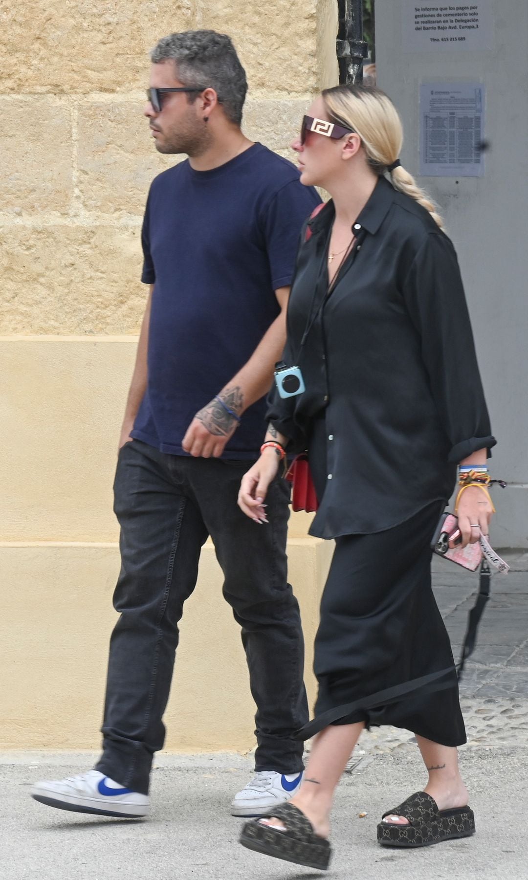 José Fernando y Rocío Flores en el entierro de Michu en Arcos de la Frontera, Cádiz. 10 de julio de 2025
