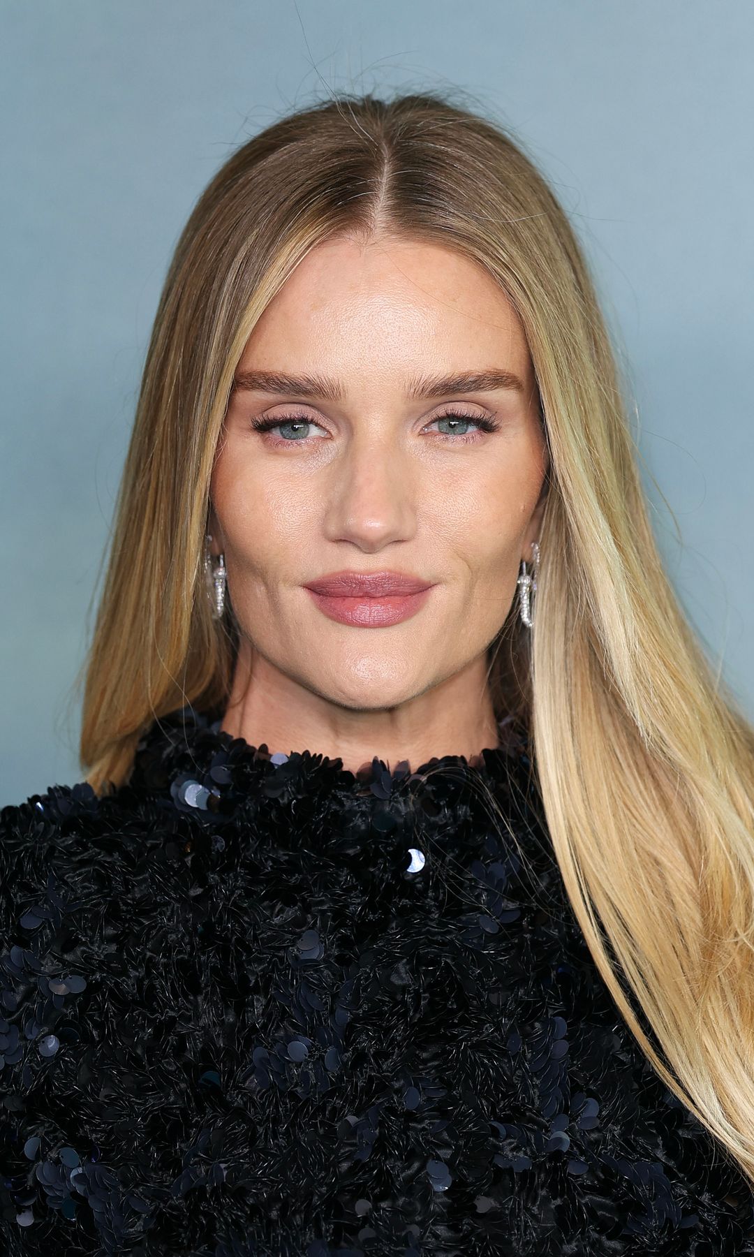 Rosie Huntington-Whiteley asiste al estreno en el Reino Unido de la película "Shelter" en el Cineworld Leicester Square el 20 de enero de 2026 en Londres, Inglaterra.
