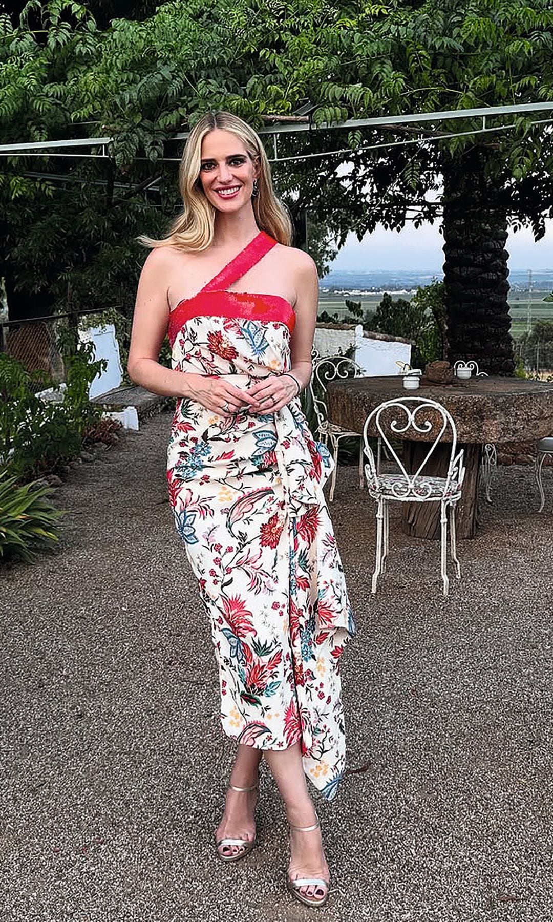 LA BODA DEVICTORIA ORTIZ Y JAIME SERRA DÍEZELEGANCIA, TRADICIÓN E INVITADAS PERFECTAS