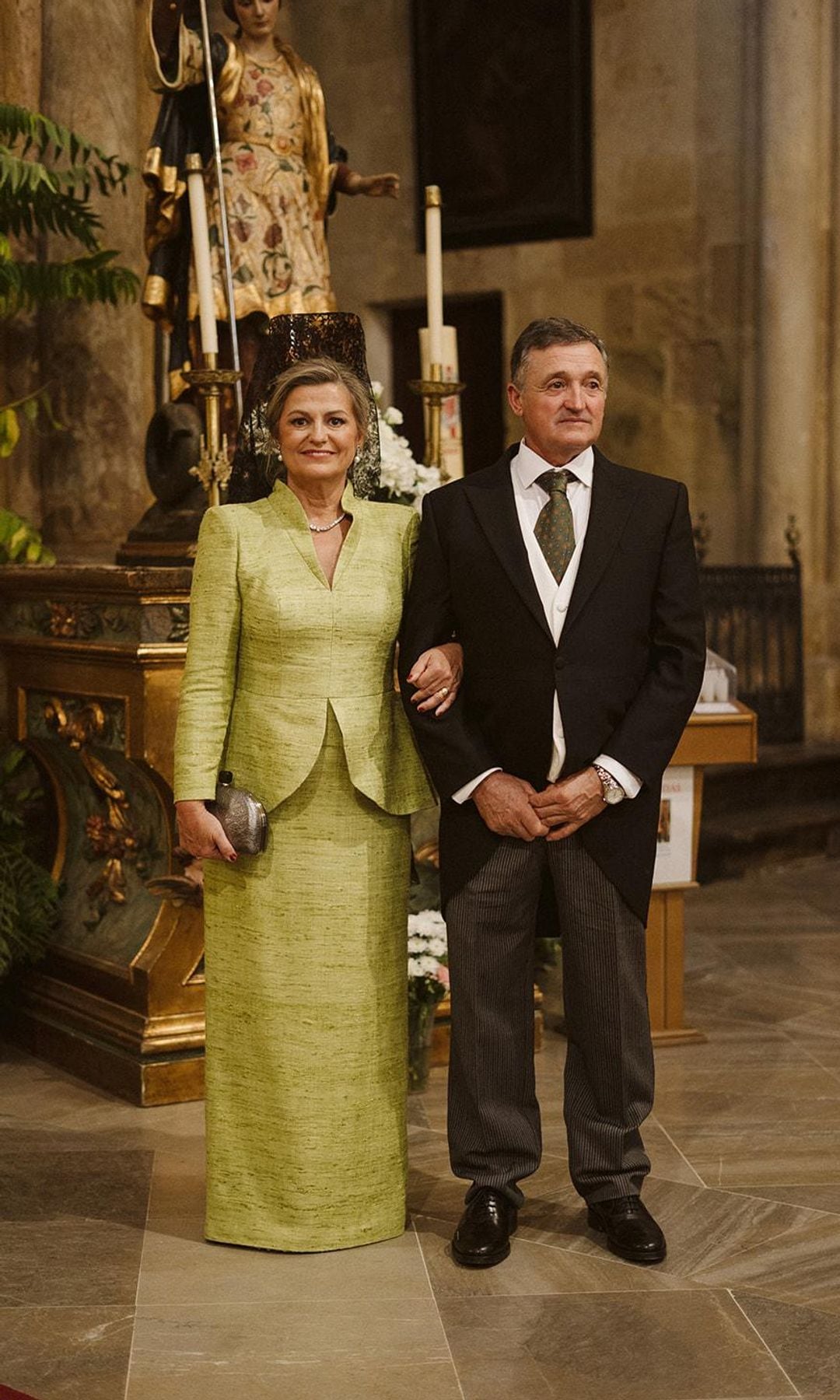 Vestido de madrina verde de Rafa Valverde para bodda en Córdoba