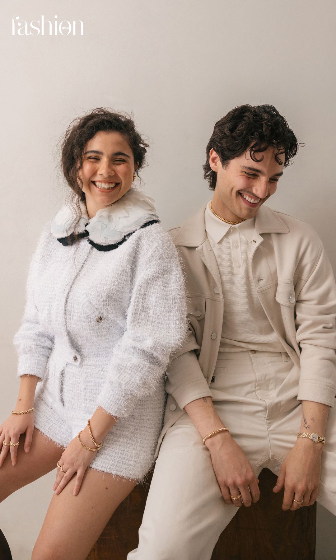 Silvana luce un ‘total look’ de Chanel y joyas de la colección «Clash» de Cartier, mientras que HUMBE luce un conjunto completo de Dolce & Gabbana, acompañado de joyas y reloj Panthère de Cartier.