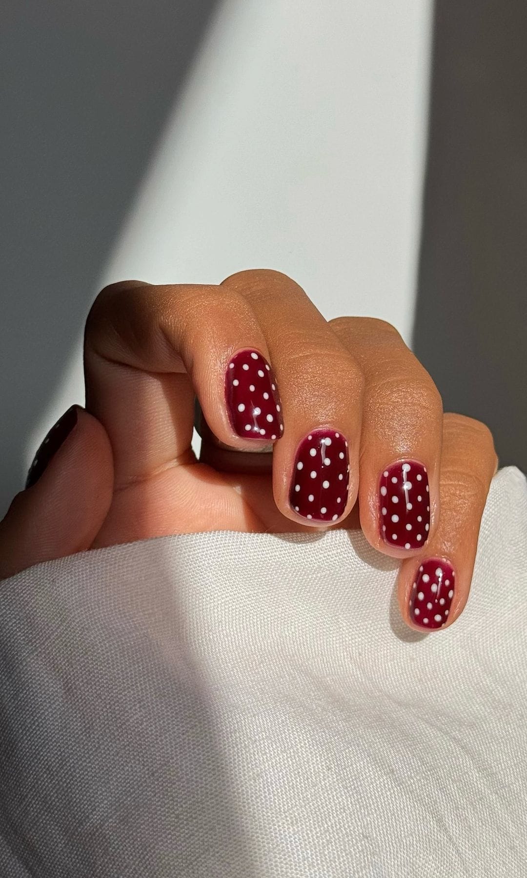 Manicura con lunares