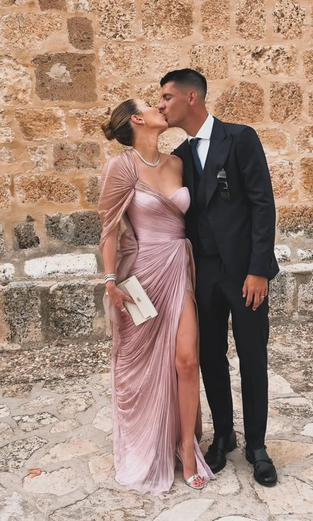 El look de invitada de Alice Campello