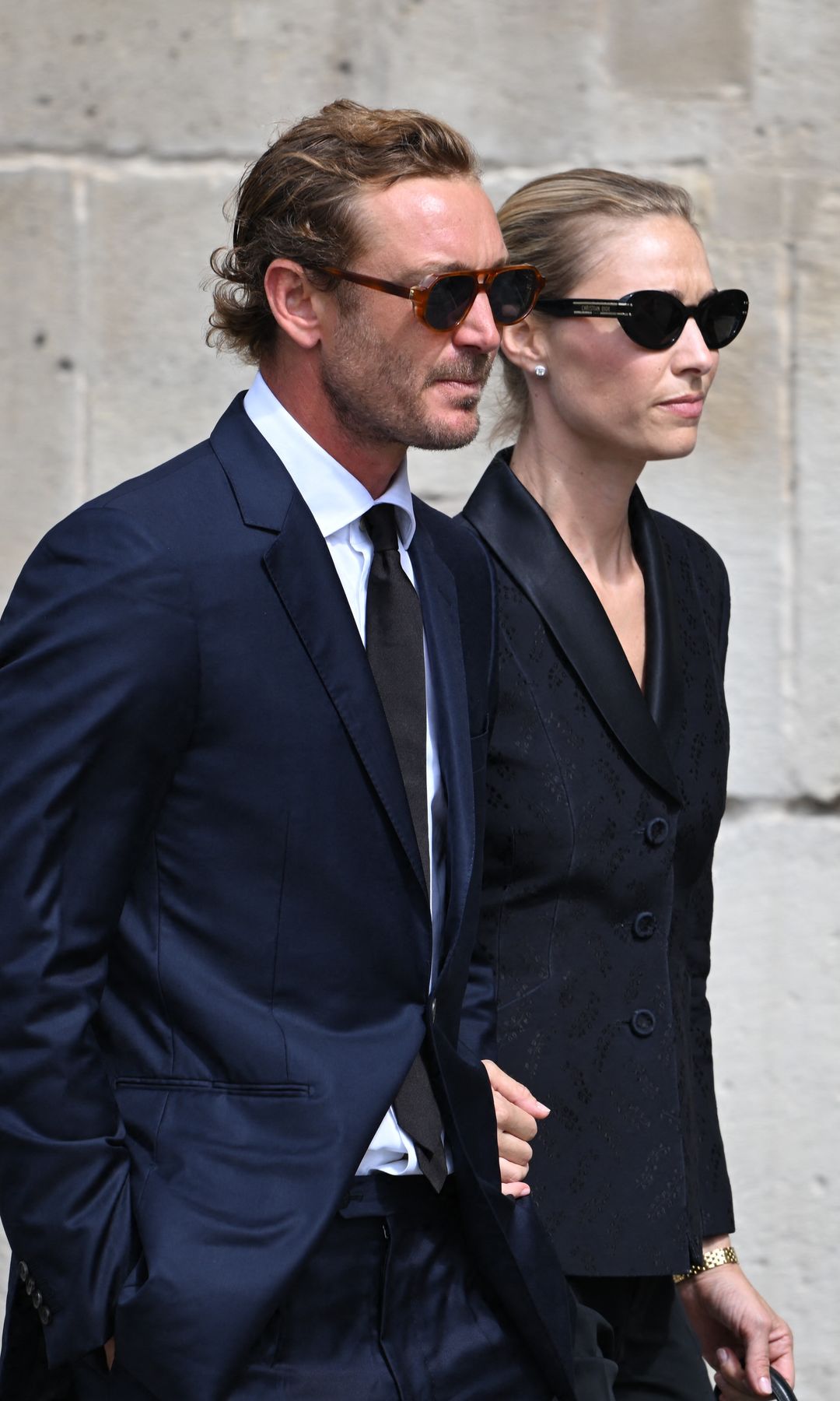 De Beatrice Borromeo y Pierre Casiraghi a Claudia Schiffer: la realeza de la moda se reúne en el funeral de Mathilde Favier, figura icónica de Dior