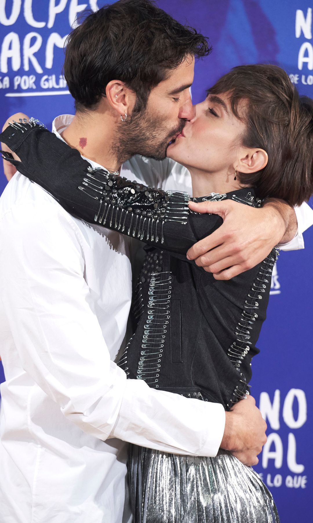 MADRID, SPAIN - NOVEMBER 08:  Spanish actors Alex Garcia and Veronica Echegui attend 'No Culpes al Karma De lo Que Te Pasa Por Gilipollas' photocall at El Paracaidista Club on November 8, 2016 in Madrid, Spain.  (Photo by Carlos Alvarez/Getty Images)