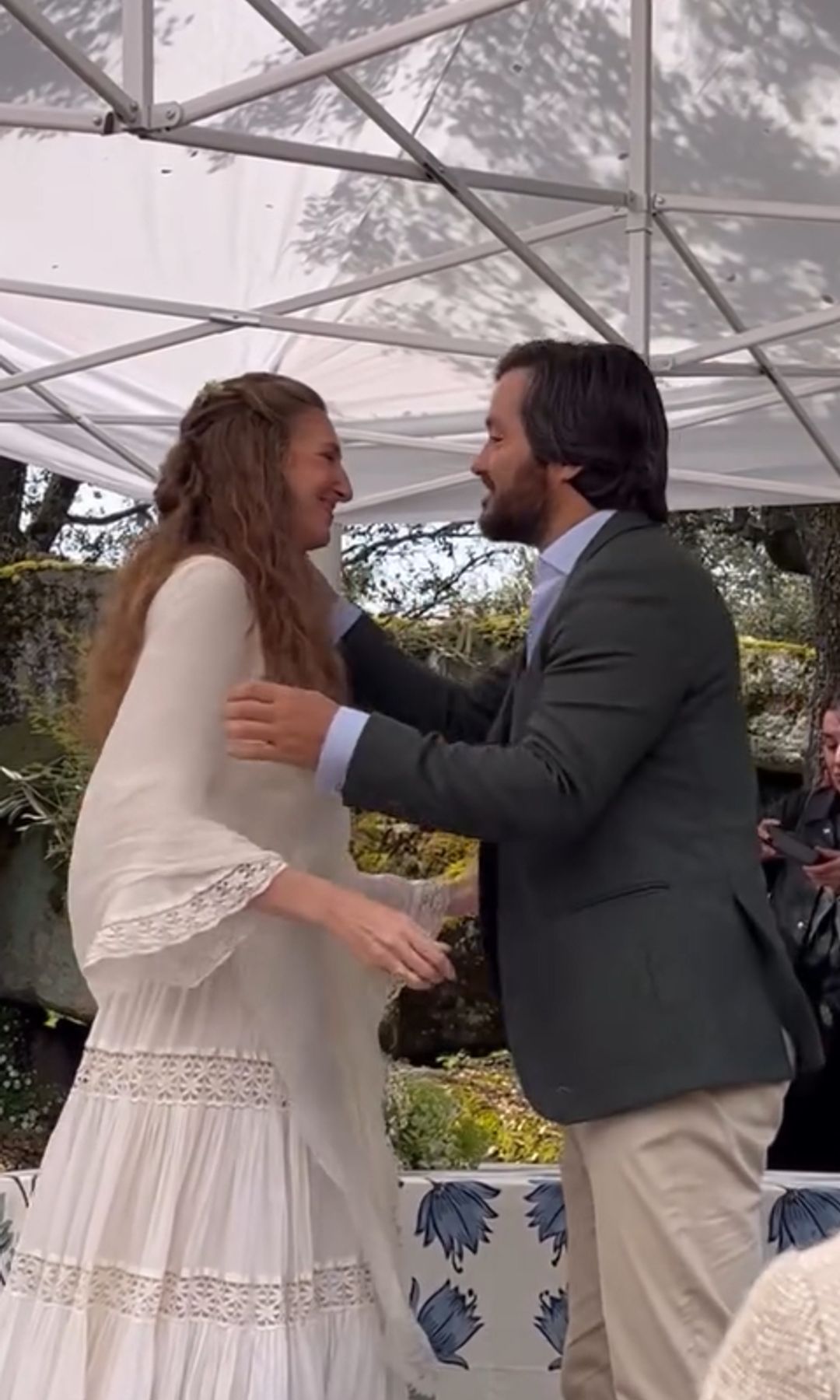 Gadea Cañedo y Chino Andina duranta la ceremonia de su matrimonio