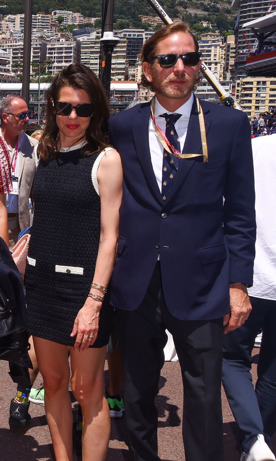 Carlota Casiraghi, su hermano Andrea y su esposa Tatiana Santo Domingo disfrutando de una caminata por Paddock junto a los más pequeños de la familia Grimaldi