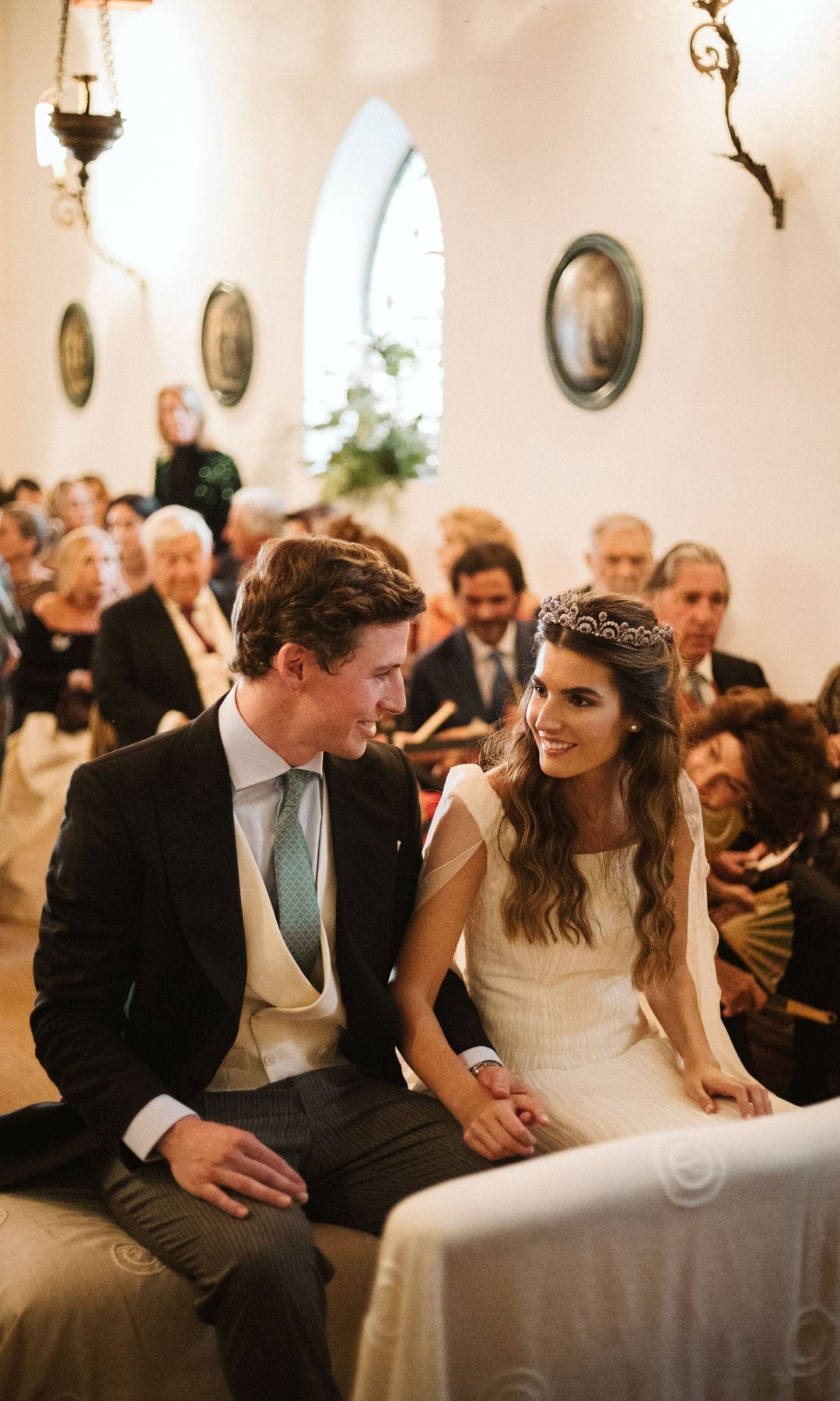 Maru y Nacho, compartiendo confidencias en el altar