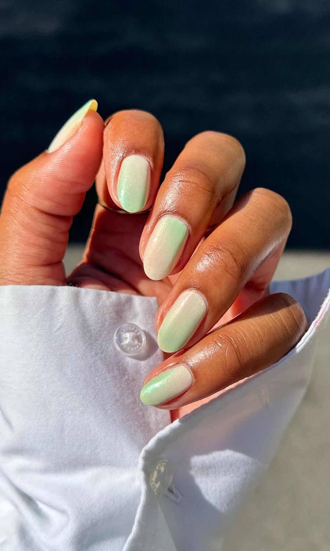 Manicura en verde menta