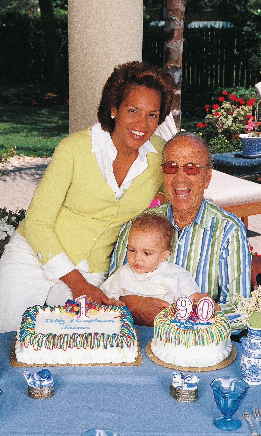 El doctor Iglesias, Ronna Keitt y su hijo celebrando su cumpleaños