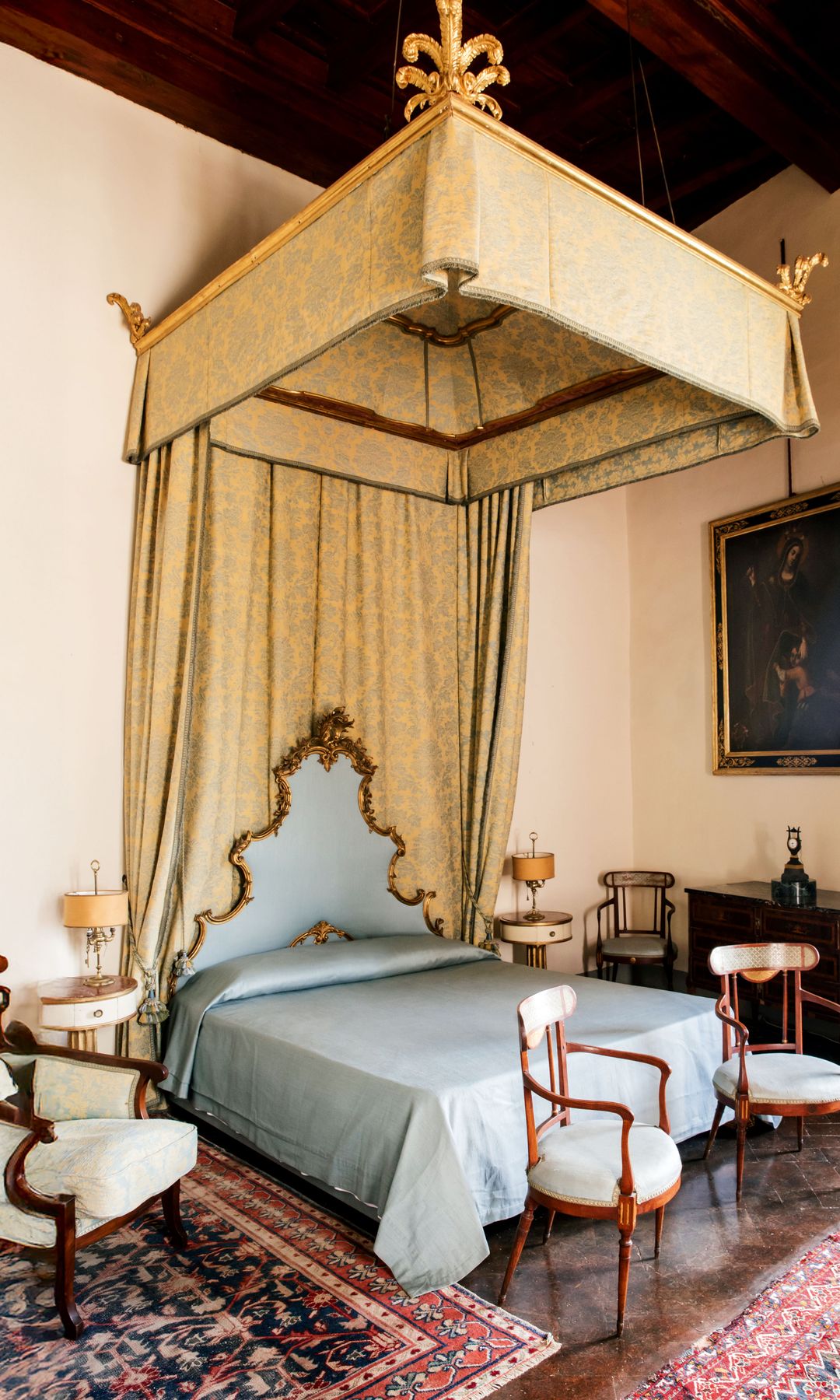 El dormitorio con terraza que se abre al valle de Val di Nievole