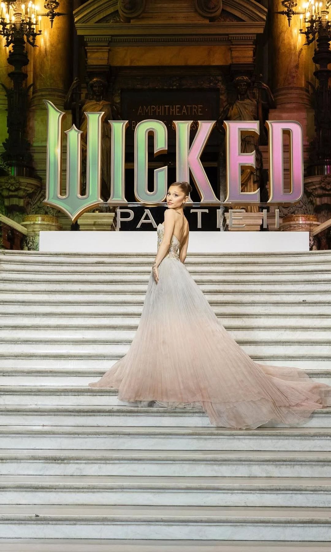 El look de Ariana Grande para la premiere de París