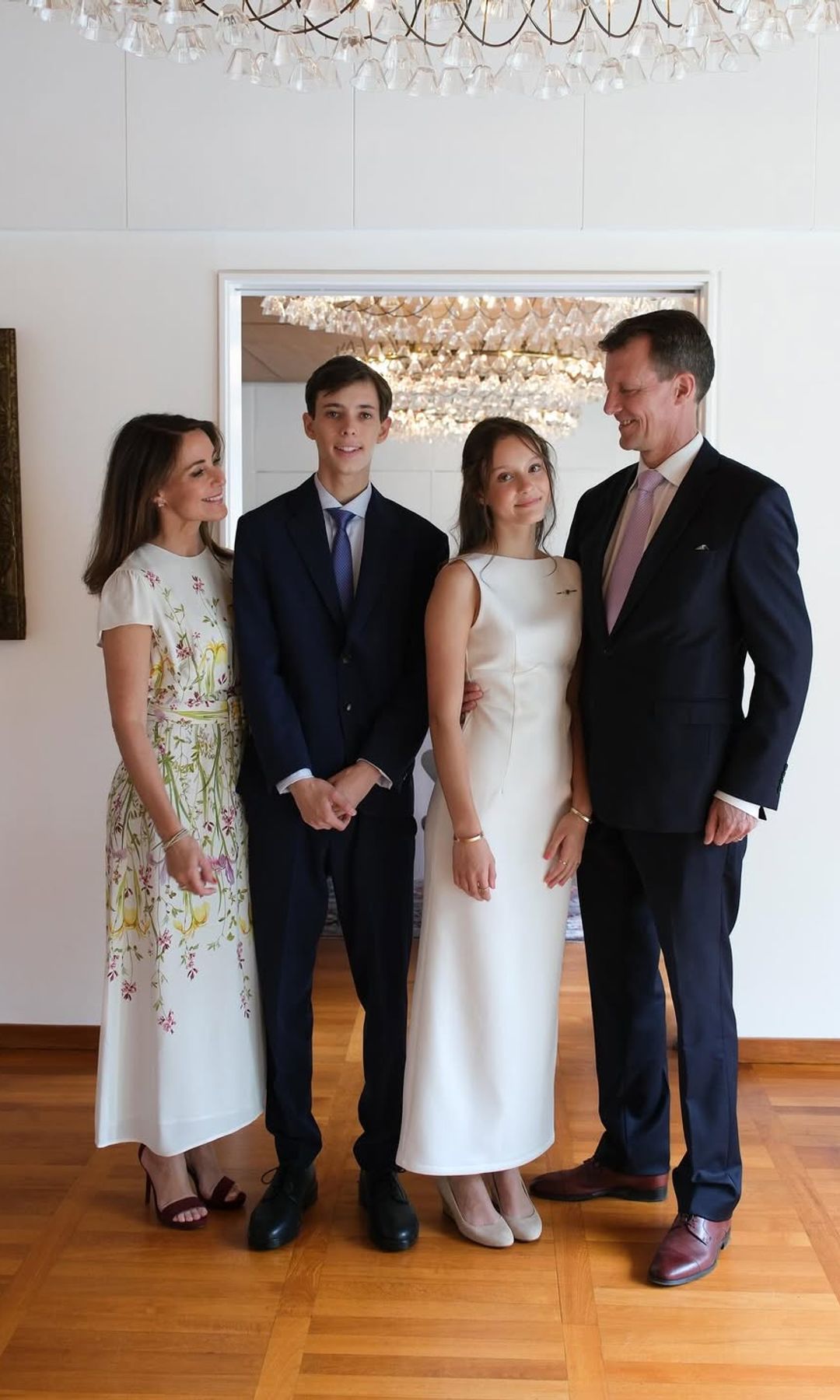 Athena de Dinamarda junto a sus padres y su hermano
