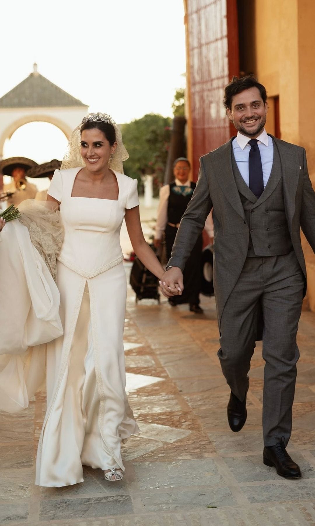 Novias con mantilla en Andalucía