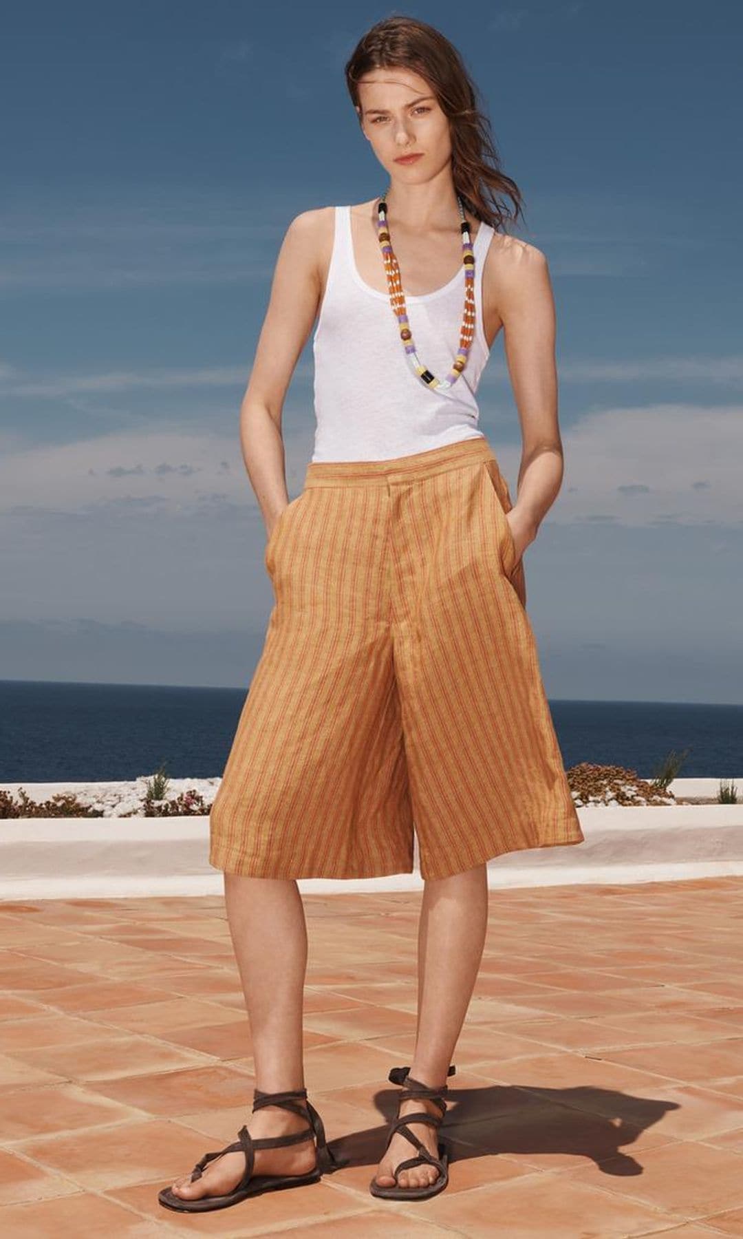 bermudas de rayas y tank top