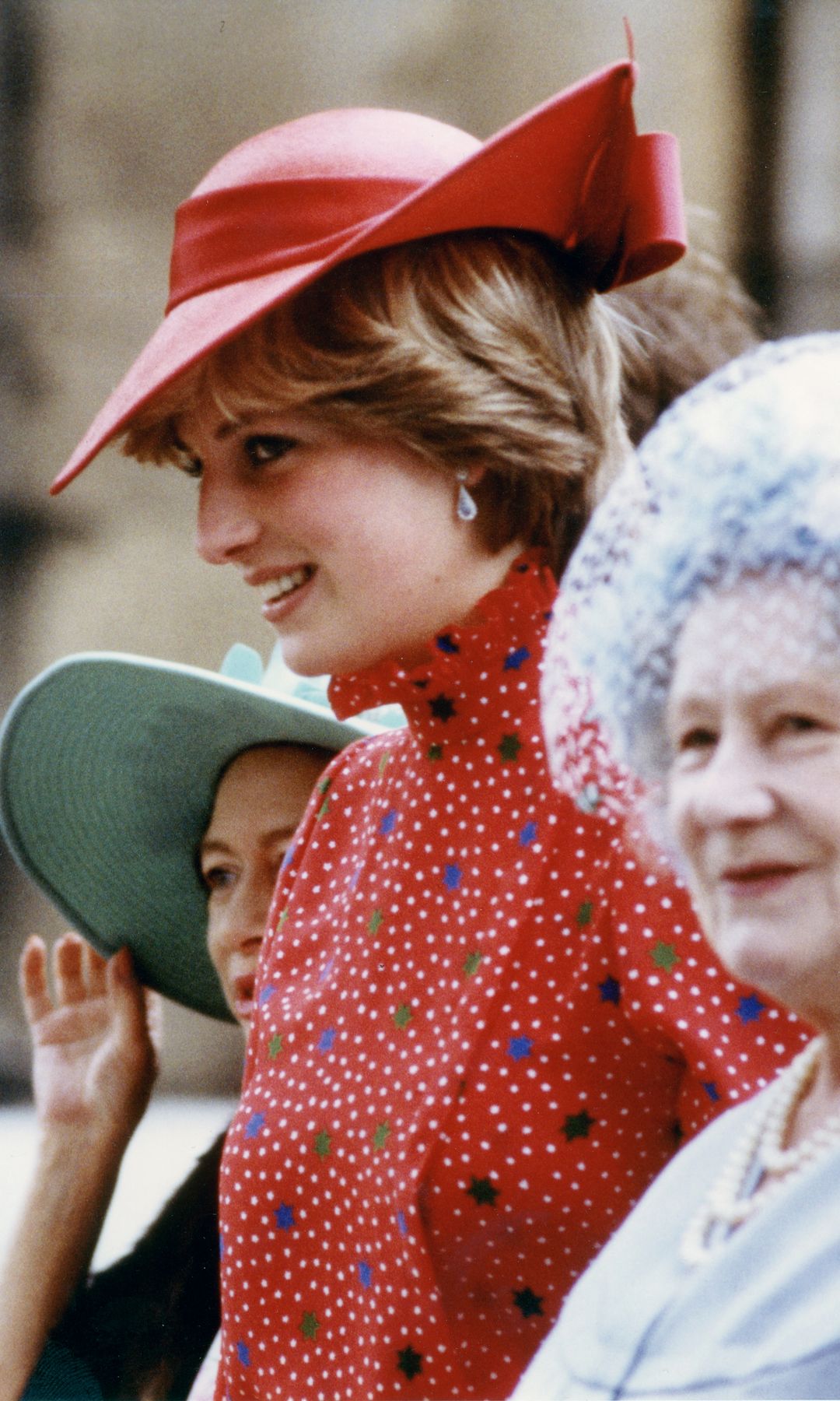 Diana de Gales junto a la Reina Madre y la princesa Margarita