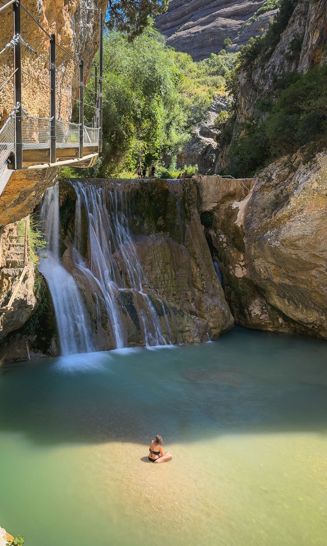 Pozas del río Vero: baño turquesa entre el arte rupestre de Alquézar y el Parque Cultural
