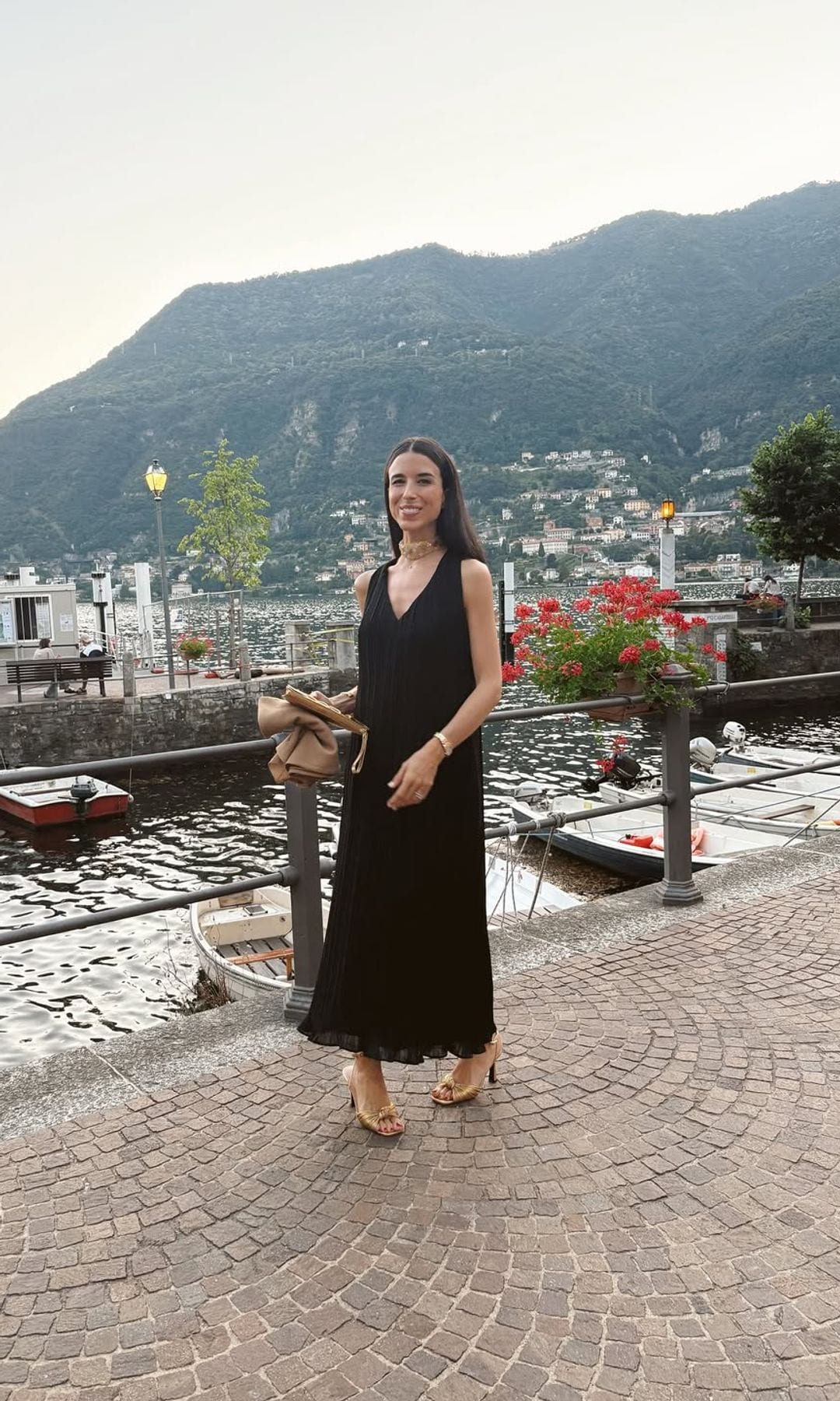 Laura Corsini vestido negro verano