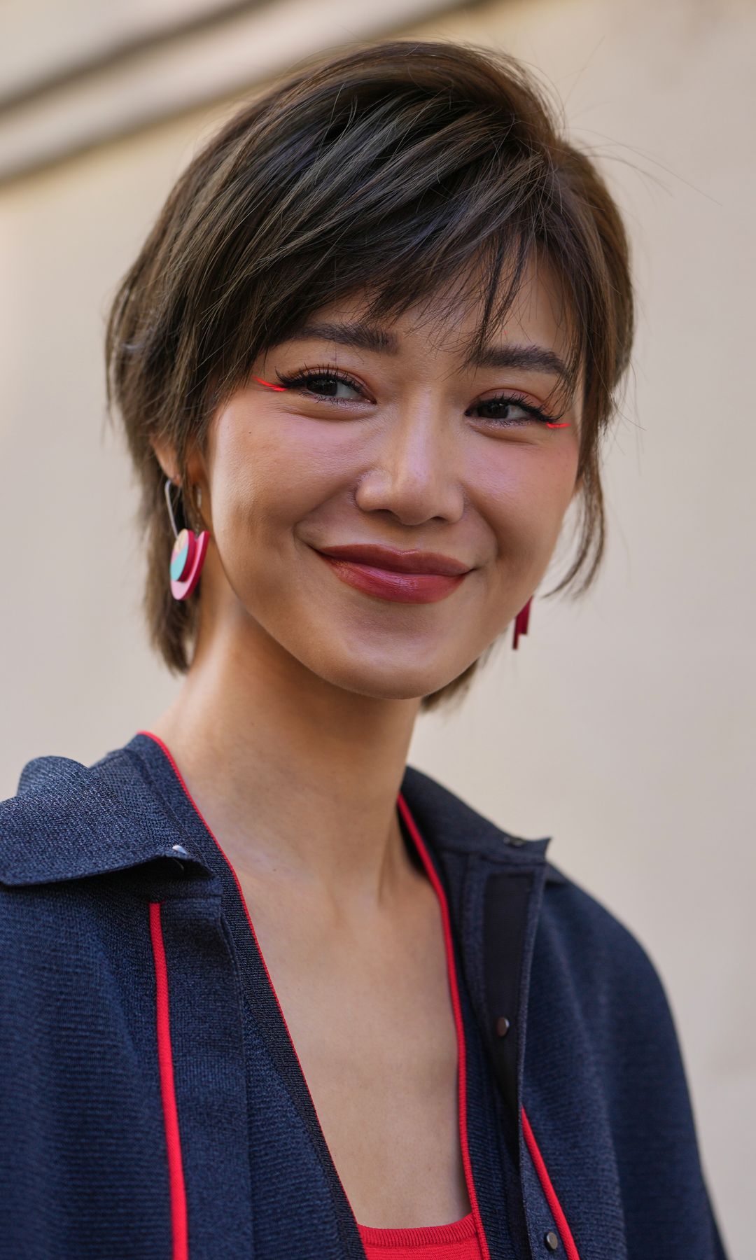 Mujer con pelo corto