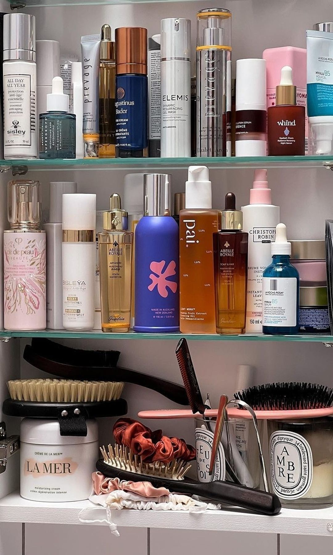 Armario de productos cosméticos