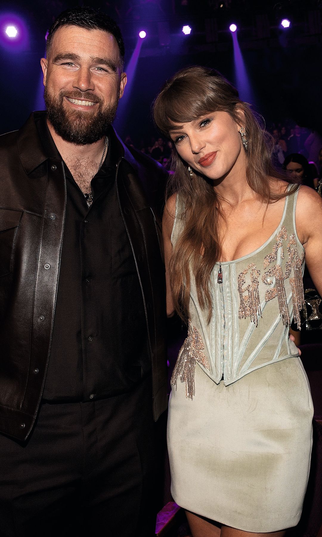 Taylor Swift desvelaba que, tras dos años de relación, Travis Kelce se había arrodillado en el jardín de su casa de Missouri
