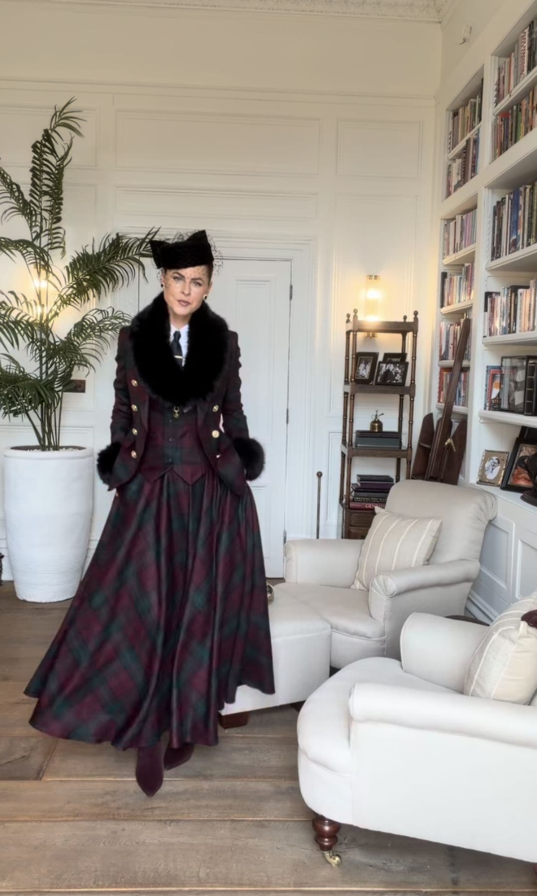 Jade Holland Cooper en las carreras de caballos de Cheltenham, 2025.