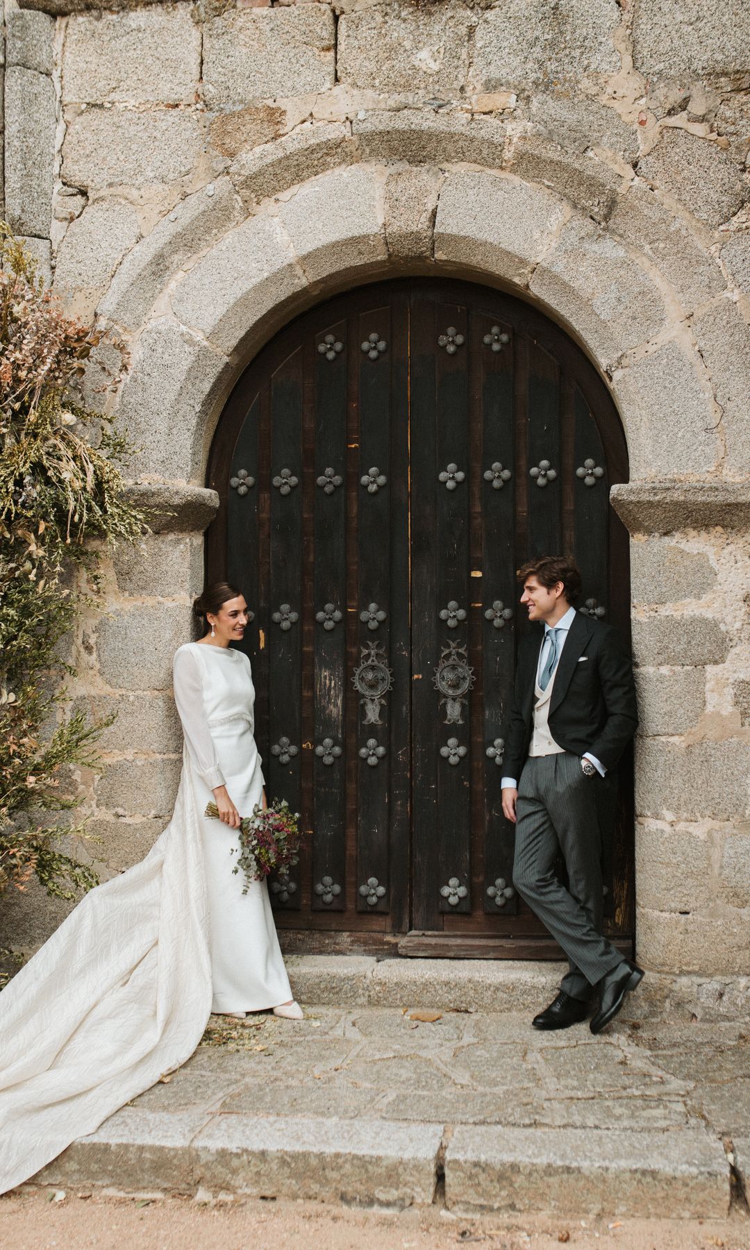 Vestido de novia con cola desmontable de Fátima González
