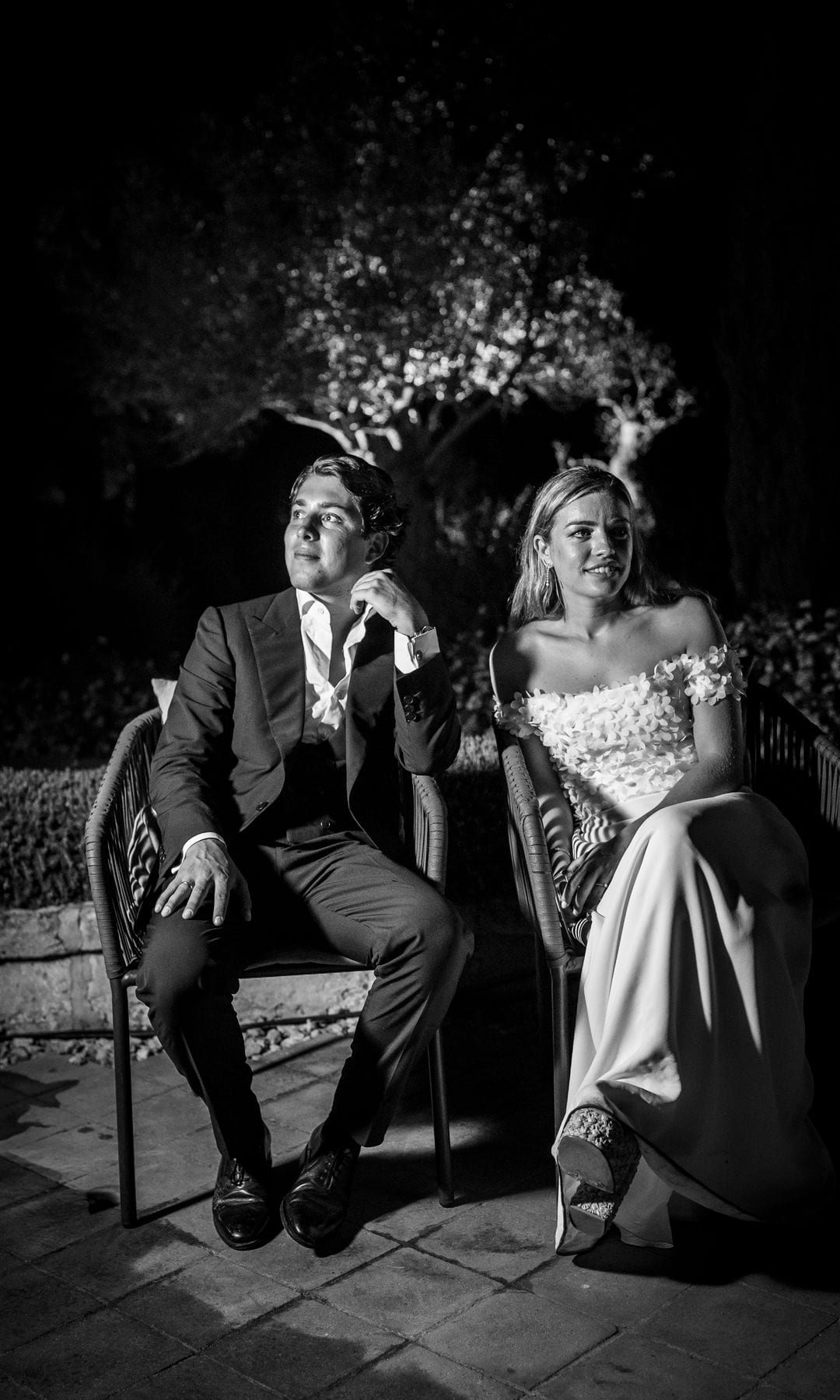 Segundo vestido de novia con flores bordadas