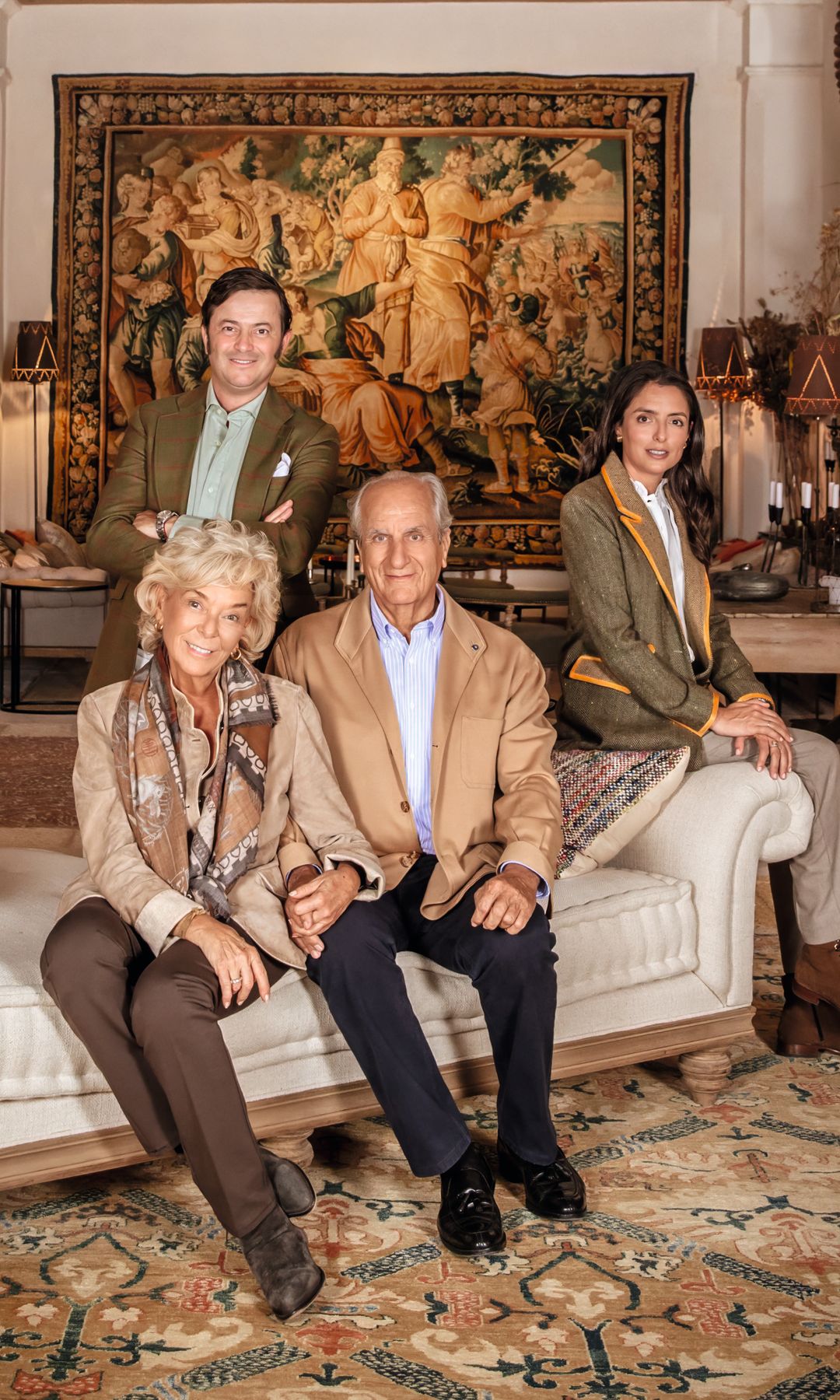 Juan Manuel, Lucía, Lolo y Marta nos reciben en uno de los salones principales de la casa