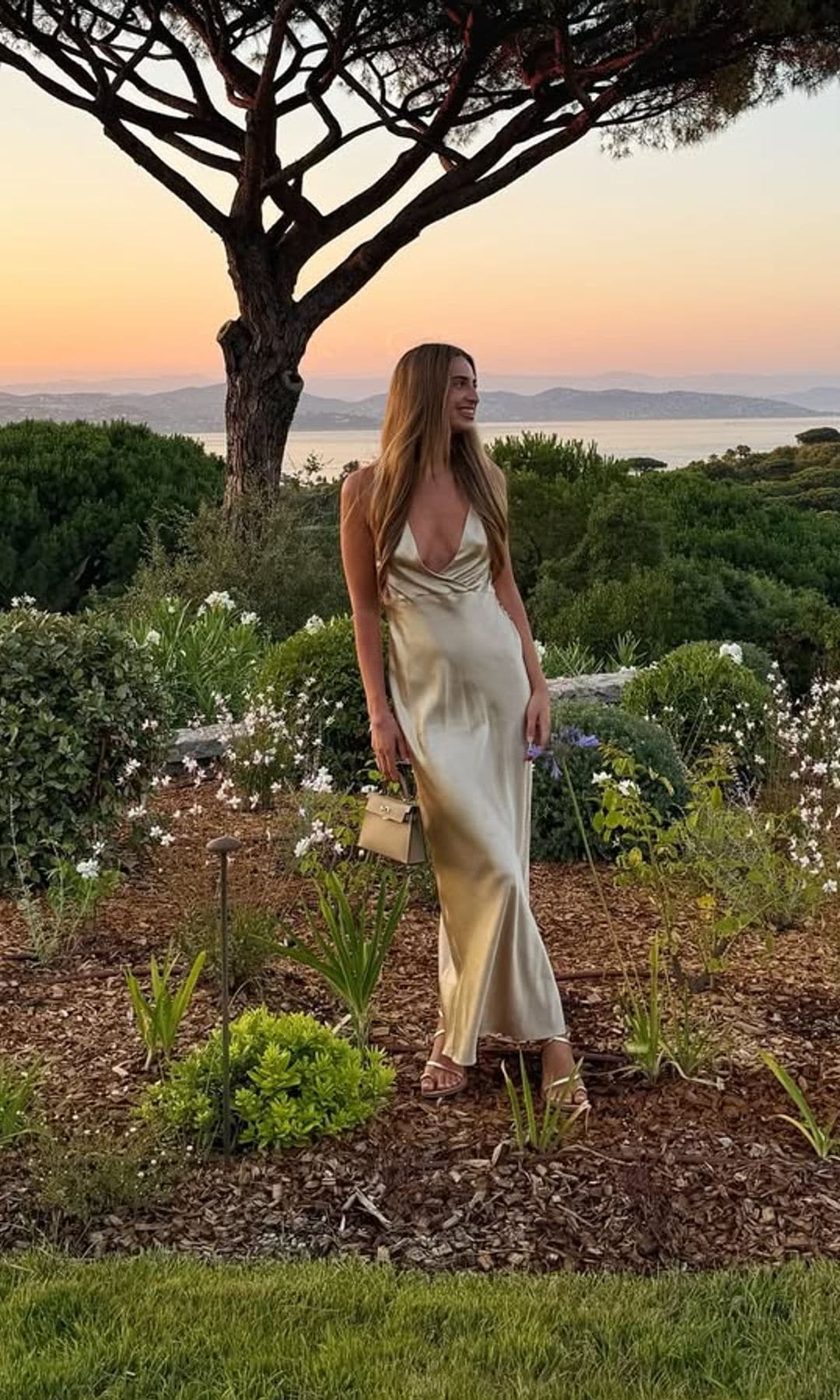 Talita Von Fürstenberg nos enseña 6 formas de lucir un vestido satinado para ser la invitada más 'cool'