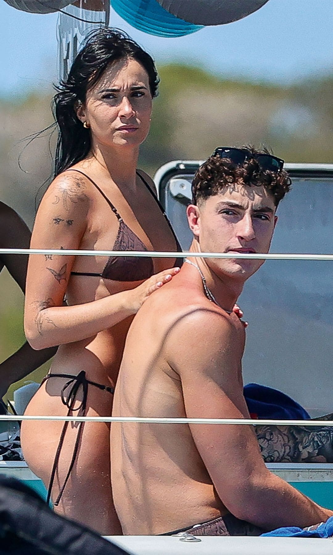 Aitana y Plex juntos en el barco