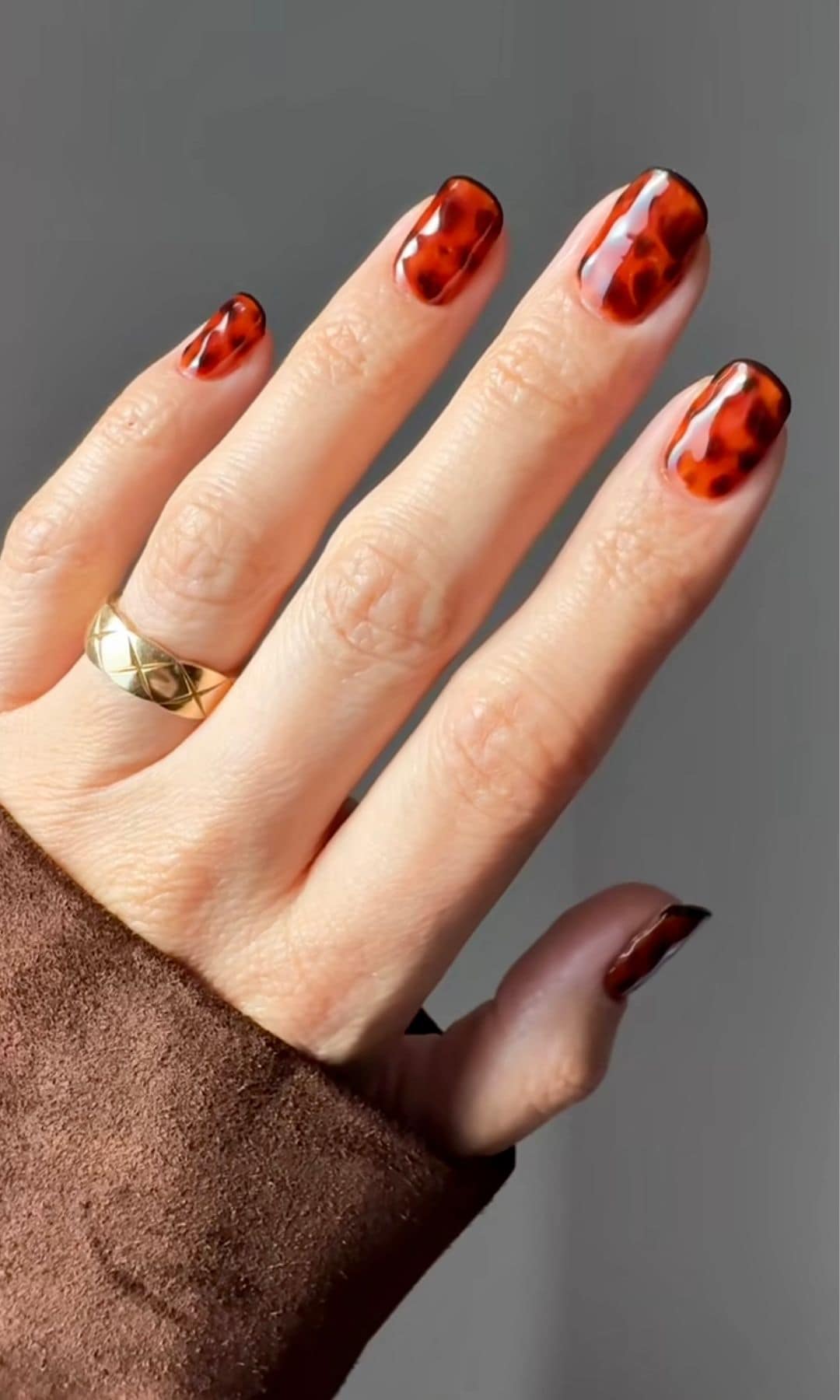 Manicura francesa efecto caparazón de tortuga