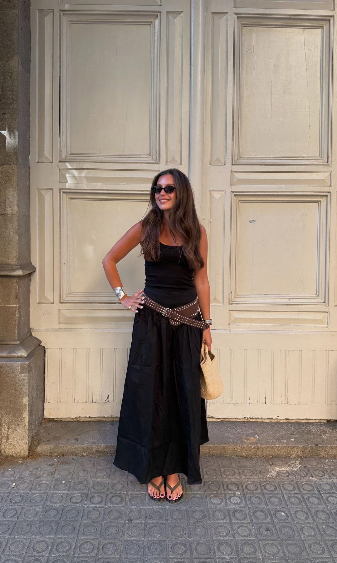 vestido negro con cinturon