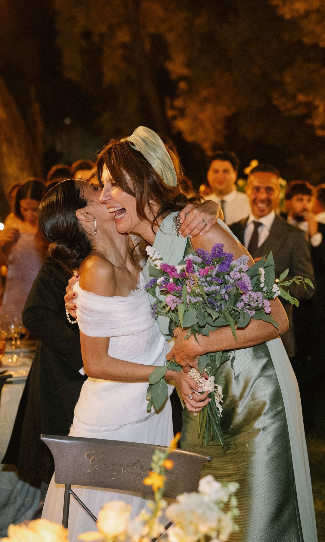 Madrina viral con look de Anaika