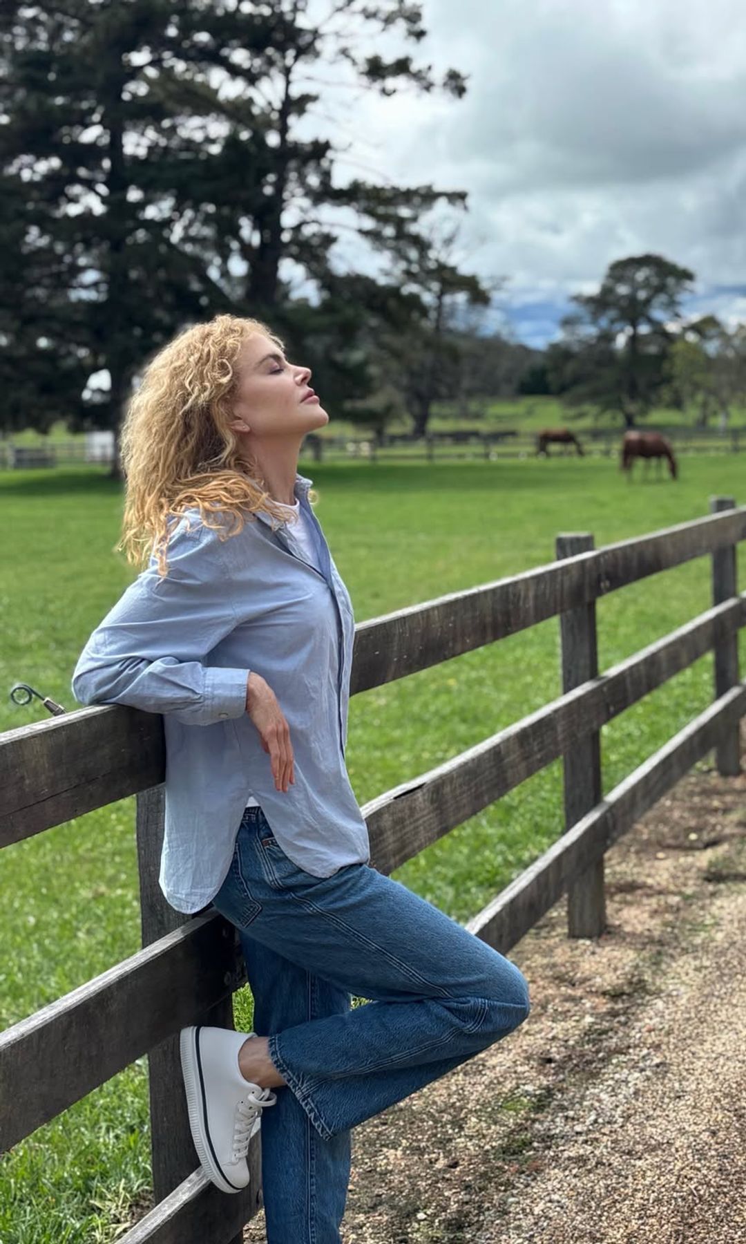 Nicole Kidman con su pelo rizado y rubio al natural