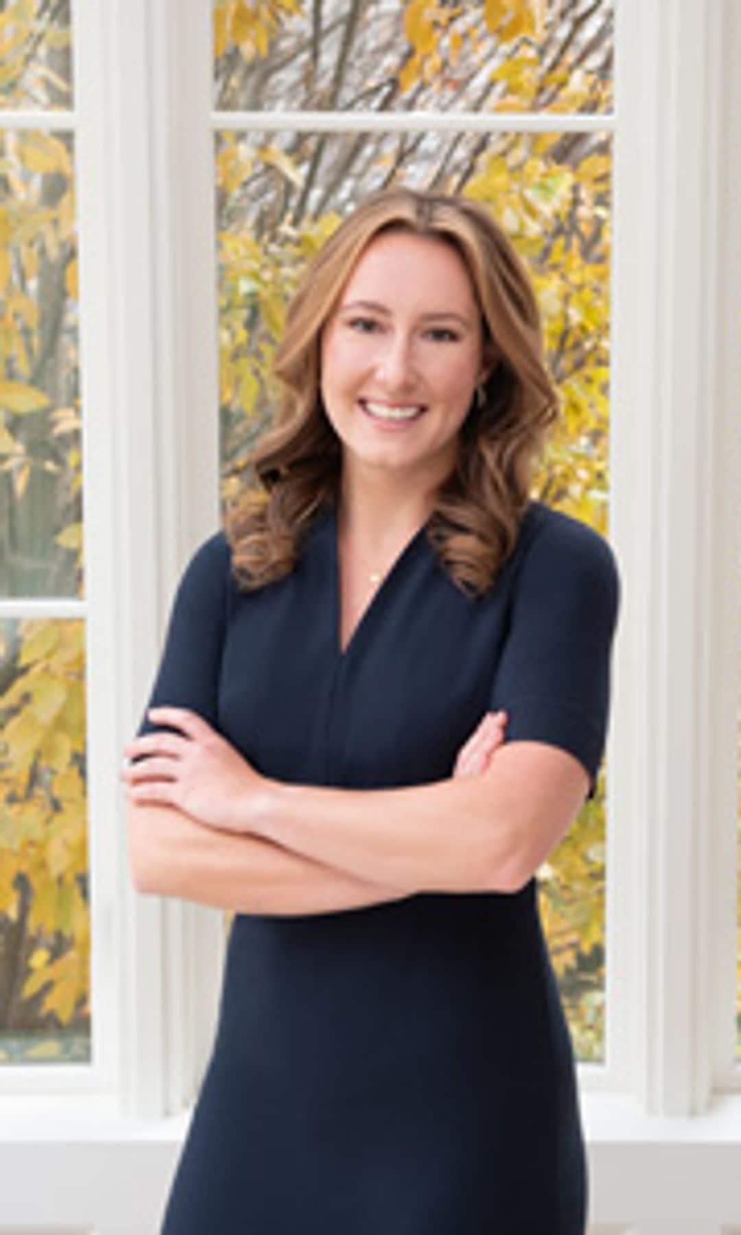 Y su compañdera de buffete, Elizabeth Keys