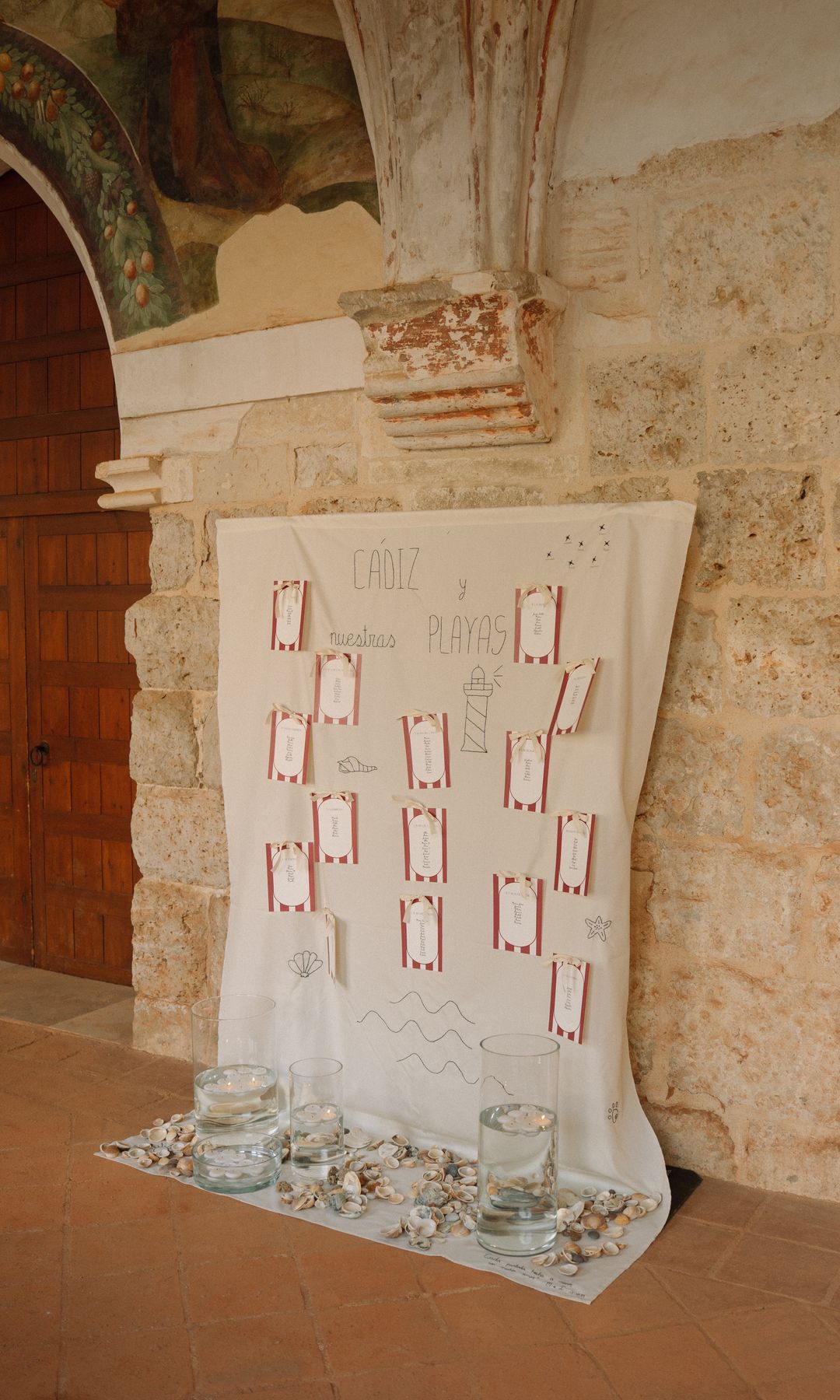 Seating plan bordado a mano por la novia