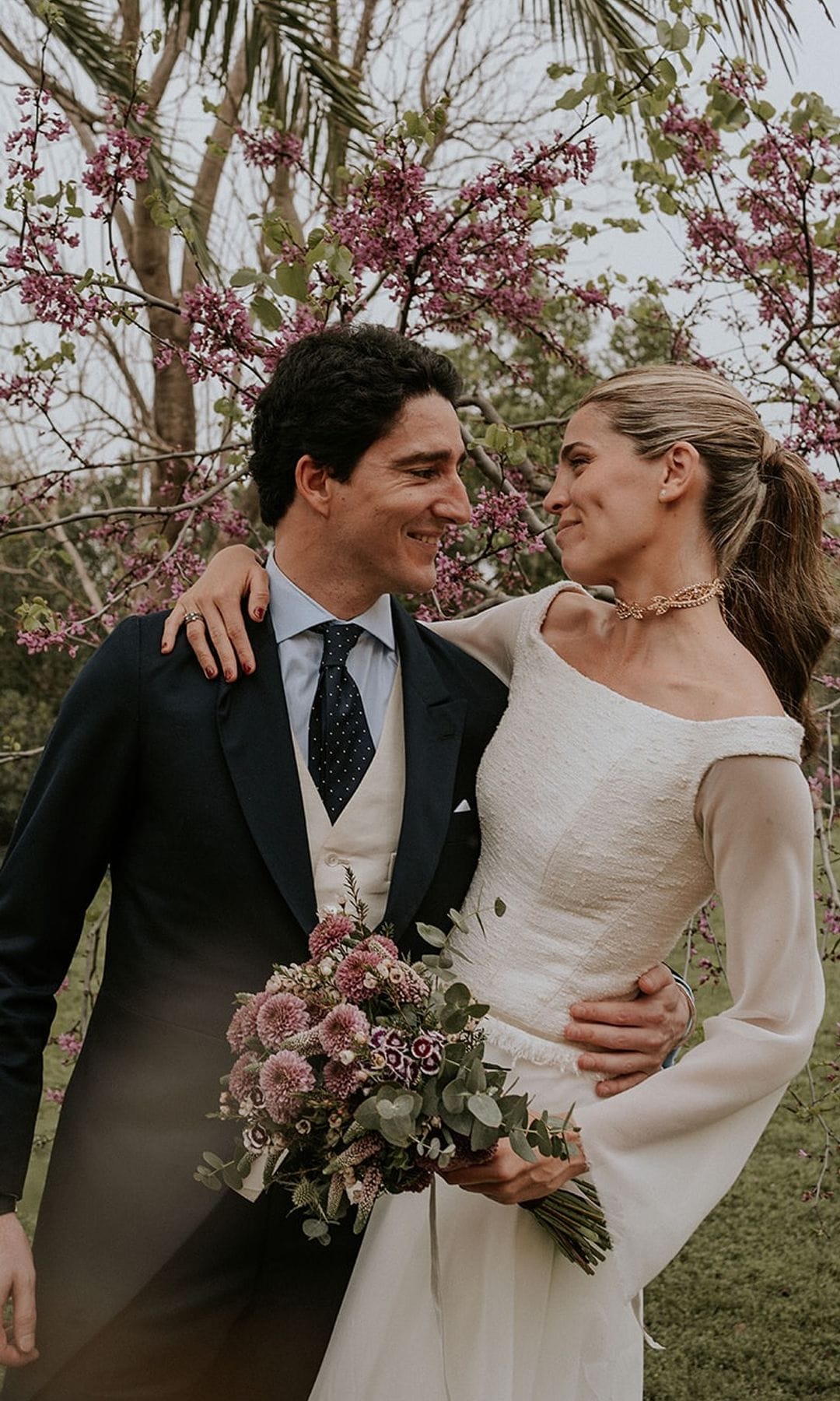 Vestidos de novia con escote cuadrado boda sevilla