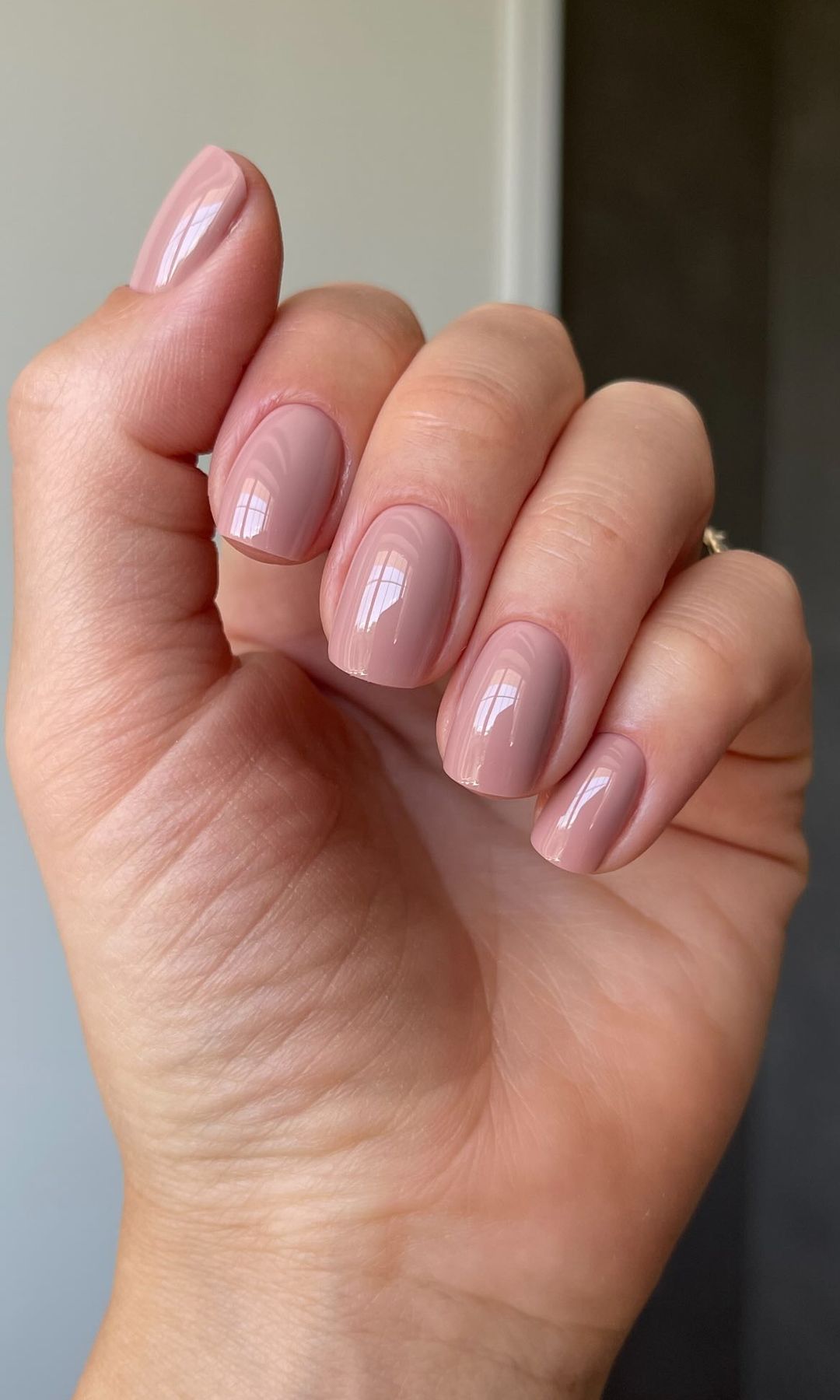 Manicura corta en color natural