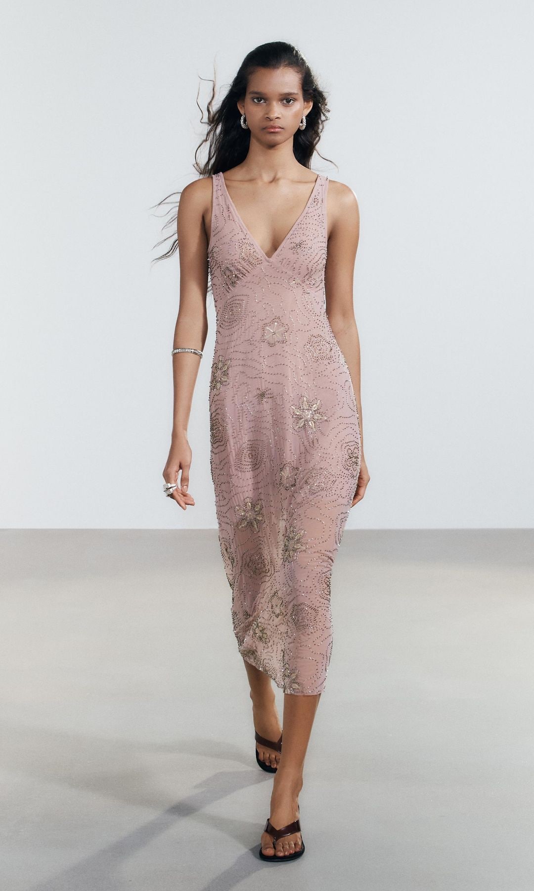 Vestido rosa de abalorios
