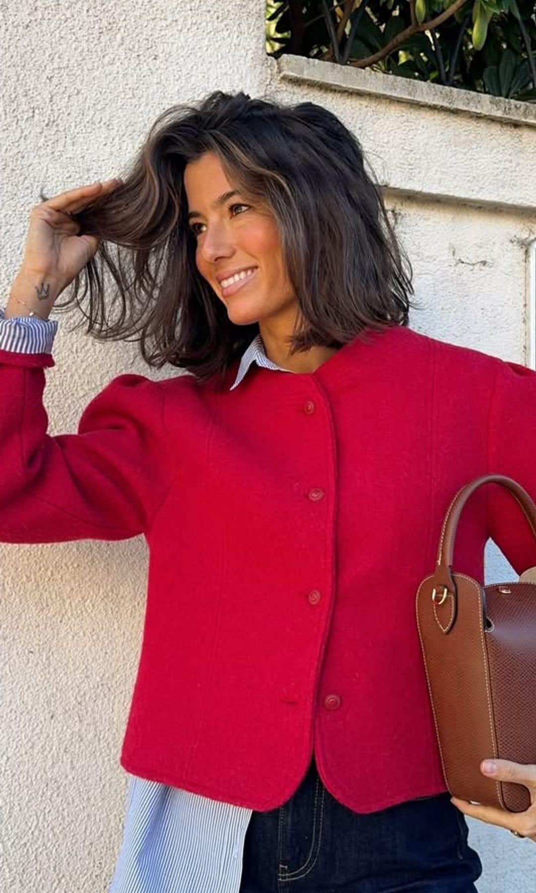 Mujer con pelo corto