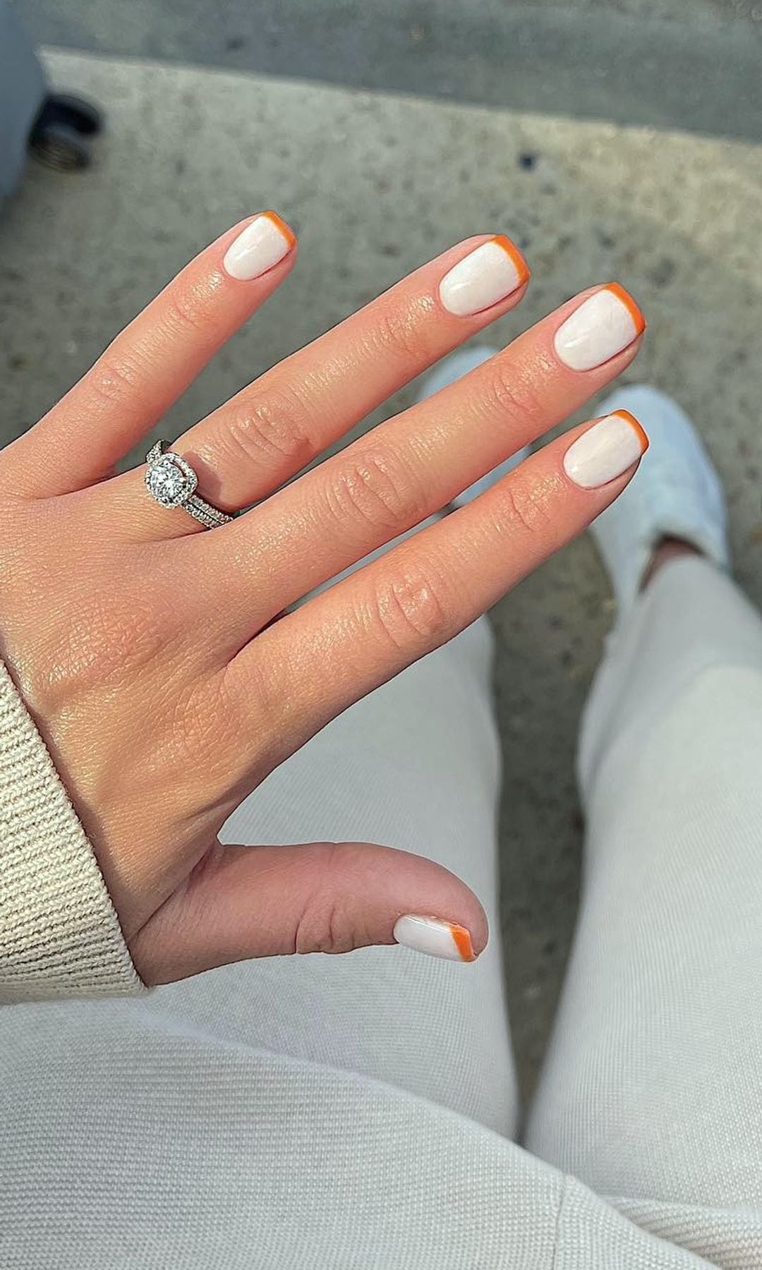 Manicura blanca francesa