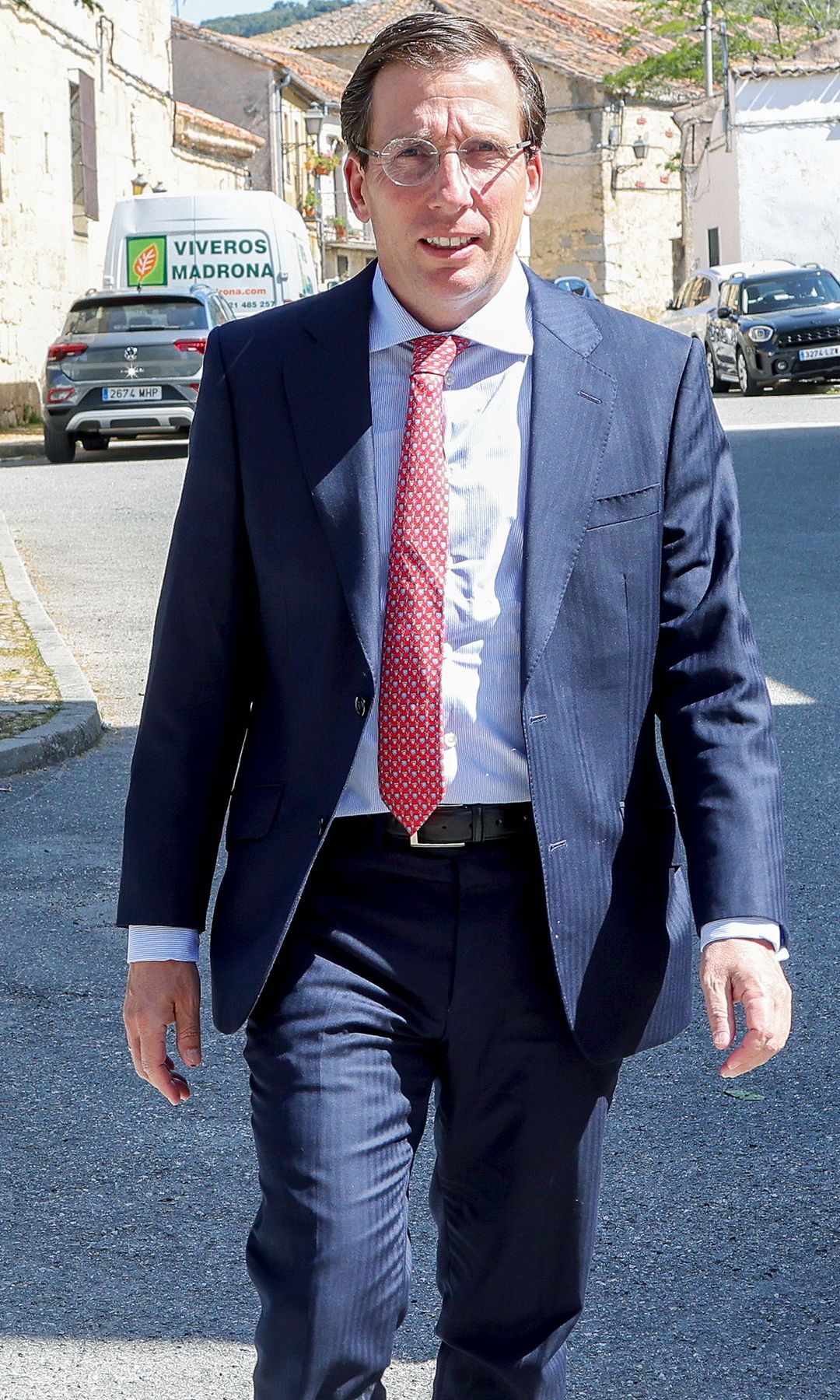 Jose Luis Martinez-Almeida, el político también estuvo presente en la boda y, acompañado por su mujer