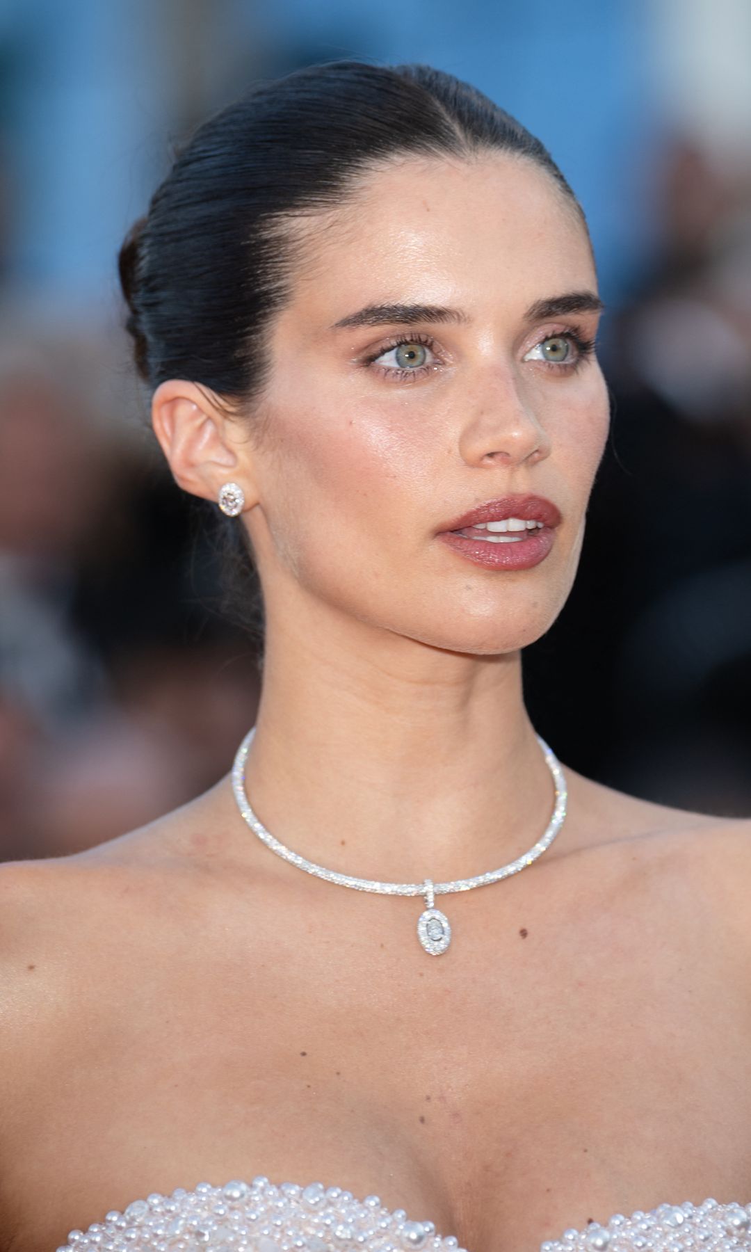 Sara Sampaio con cejas rectas