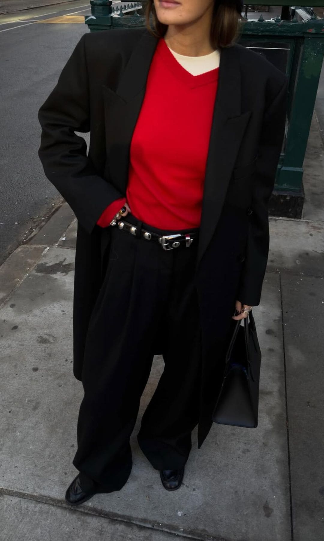 los pantalones negros son mi básico, pero jamás los llevaría en estos 5 planes